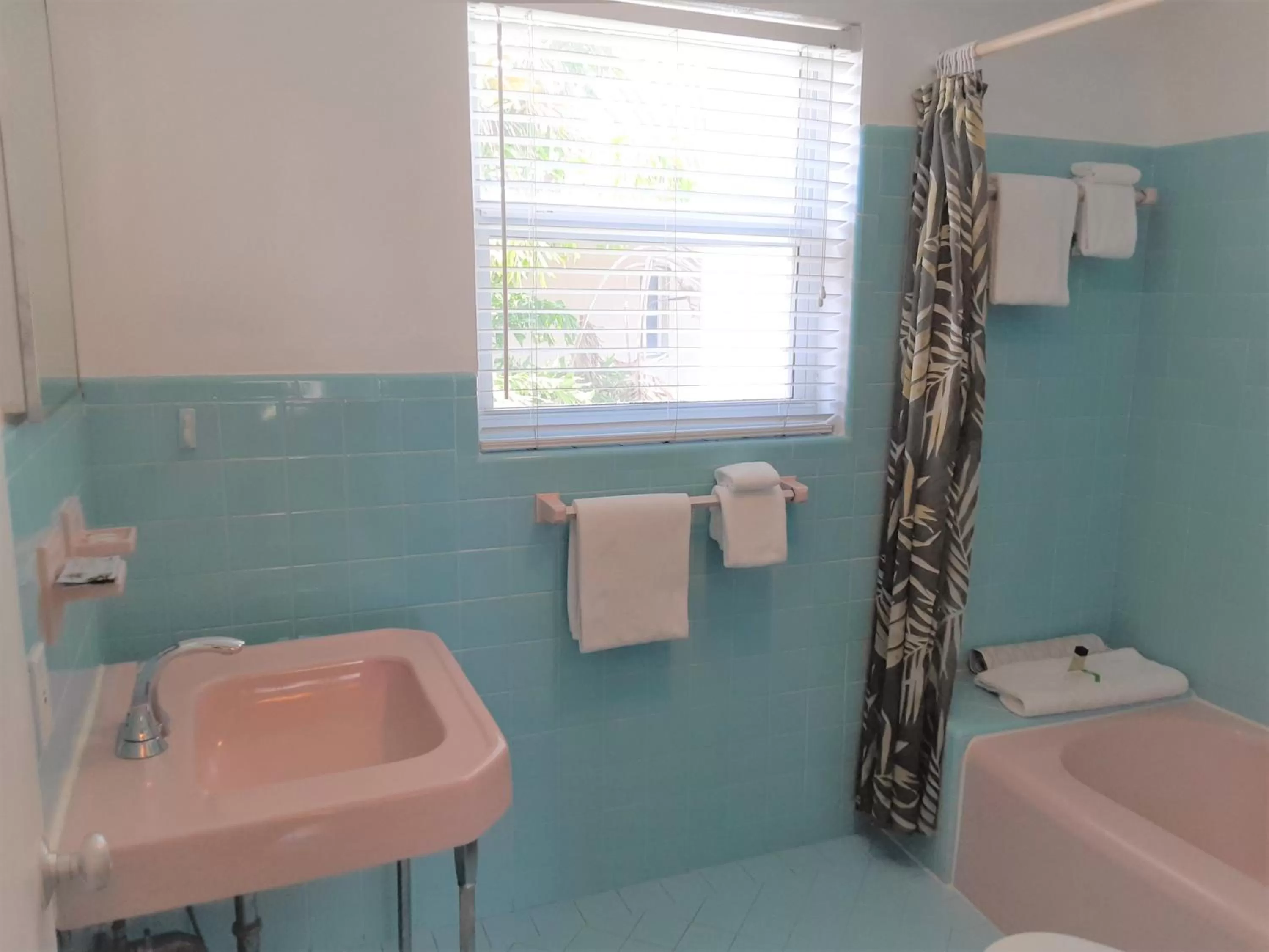 Toilet in Manhattan Tower Apartment Hotel