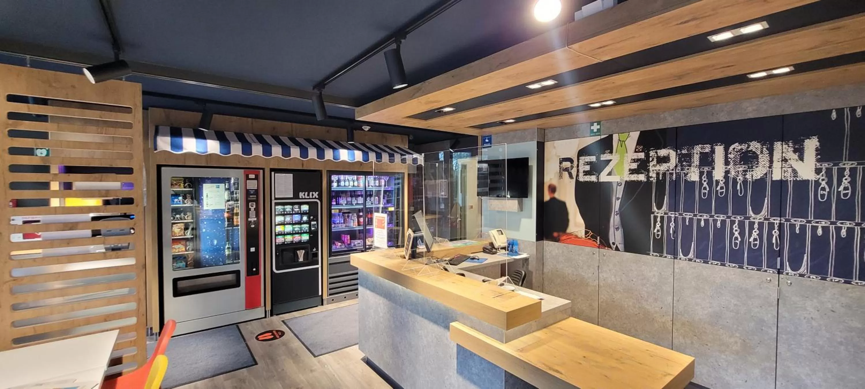 Lobby or reception in Ibis budget Hamburg Quickborn