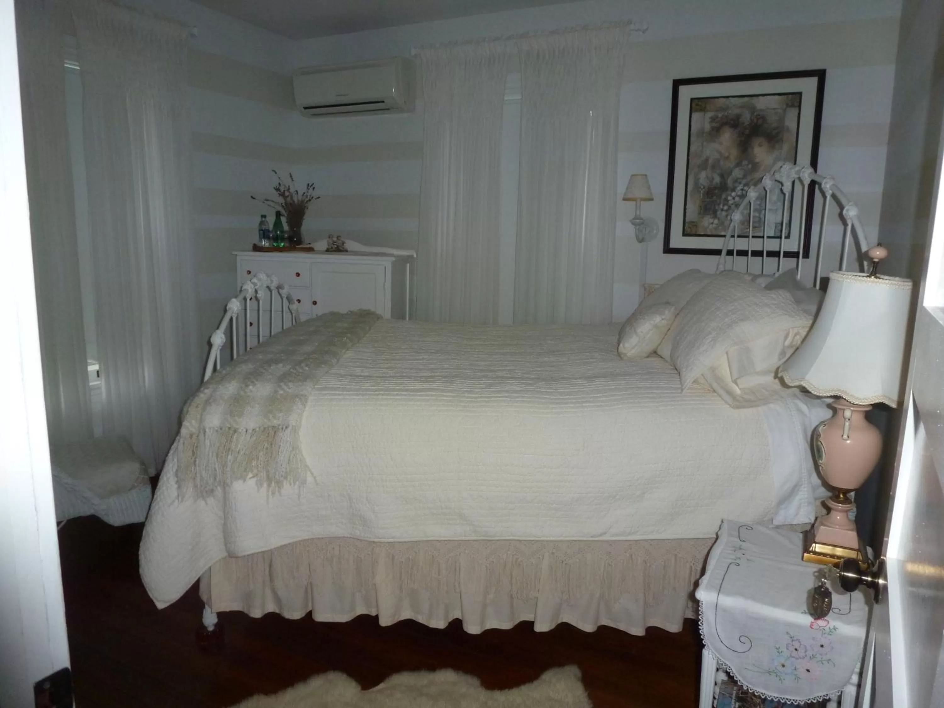 Bed in Back INN Time B&B