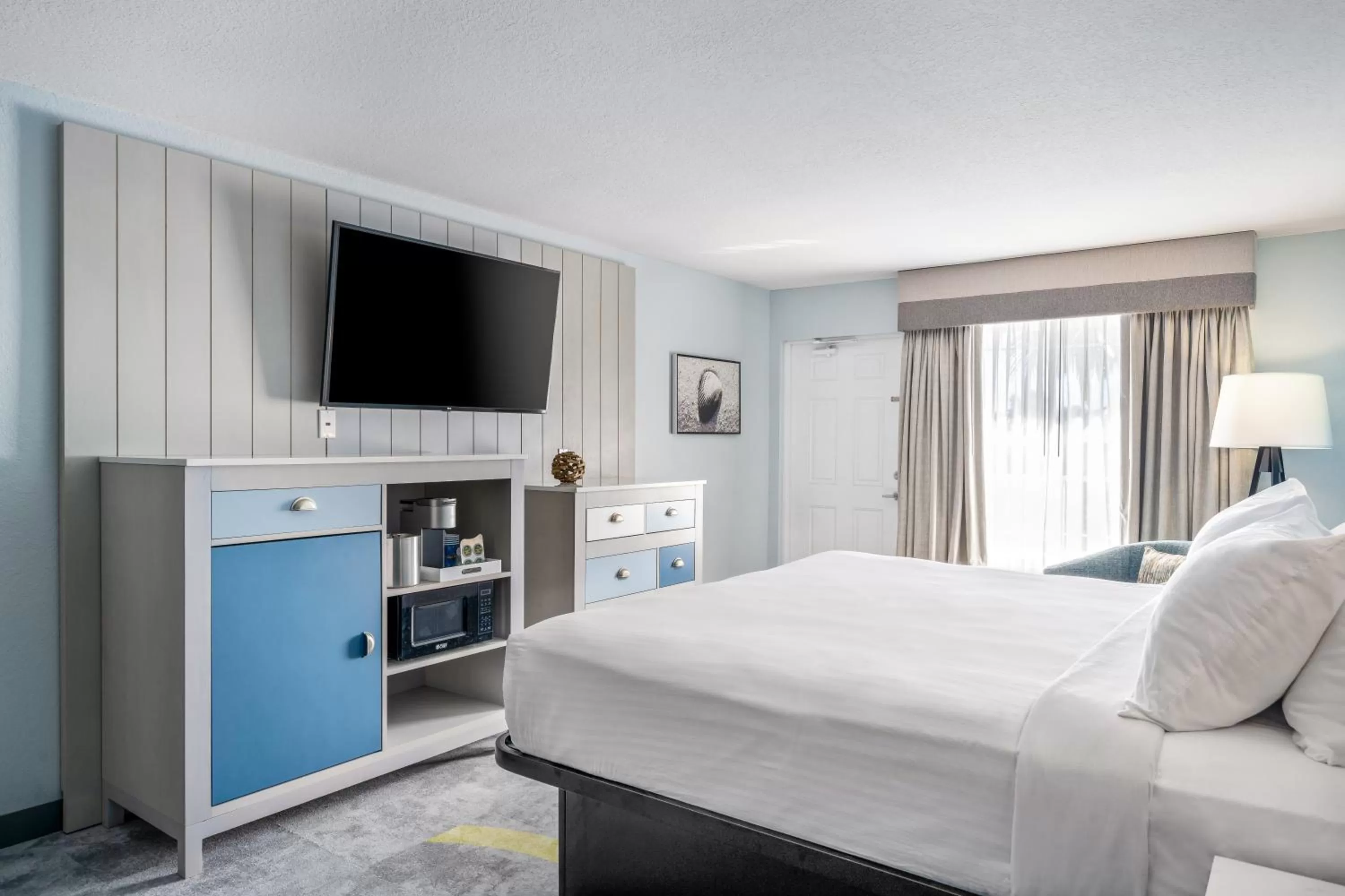 TV and multimedia, Bed in Capt Hirams Resort