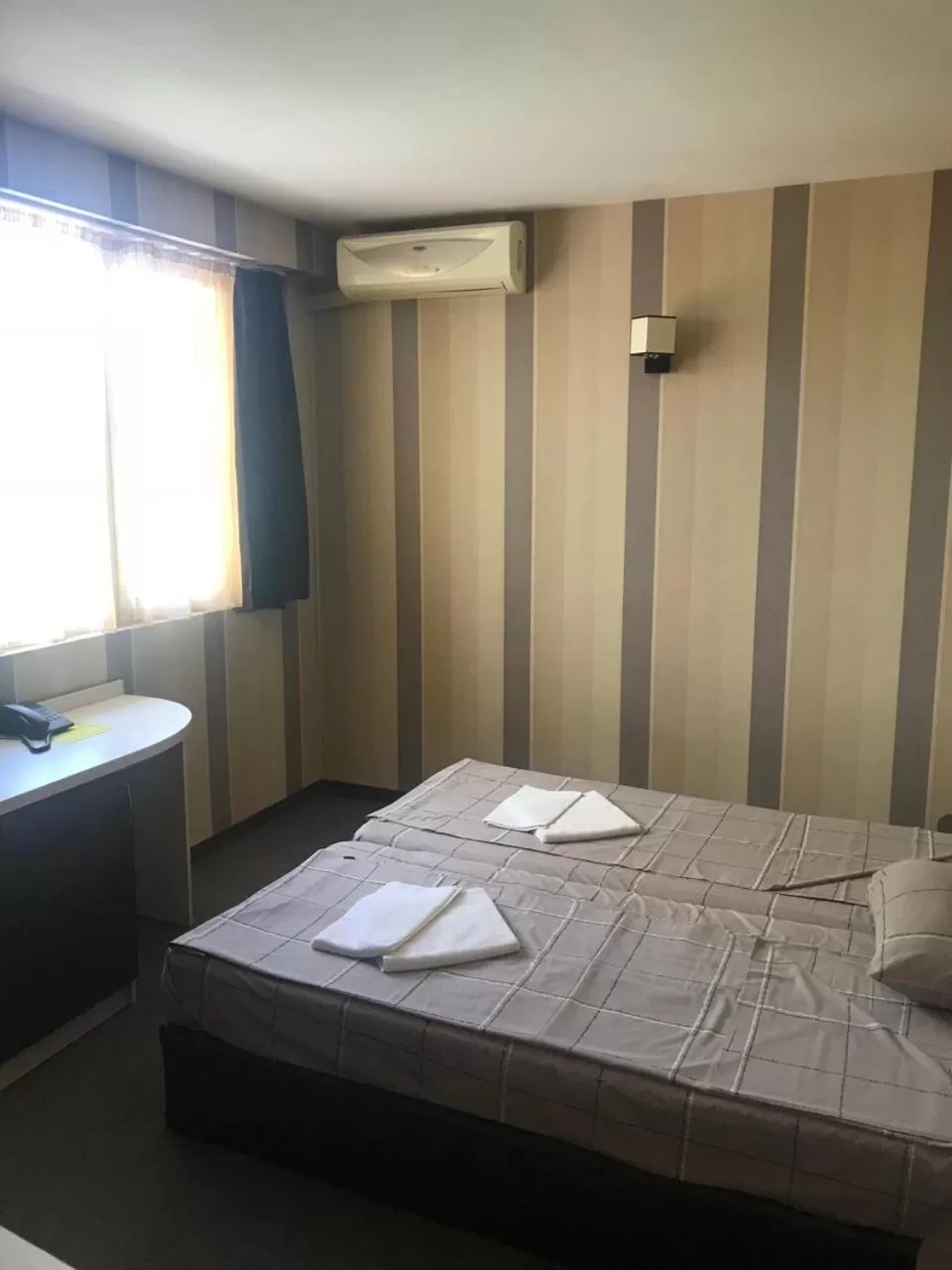 Photo of the whole room, Bed in Casa Blanca