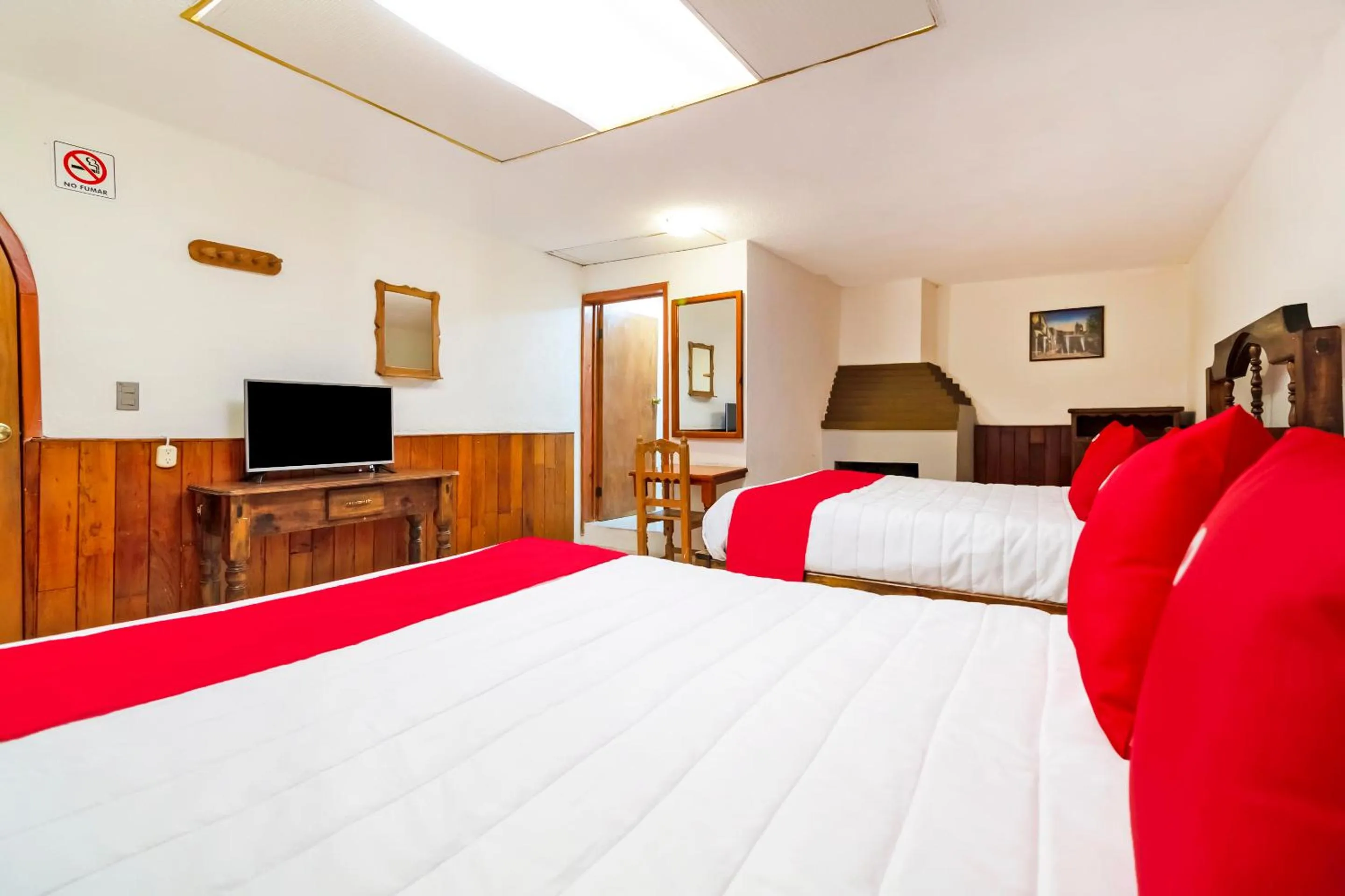 OYO Hotel Las Nubes,Mercado de Dulces y Artesanias Ambar