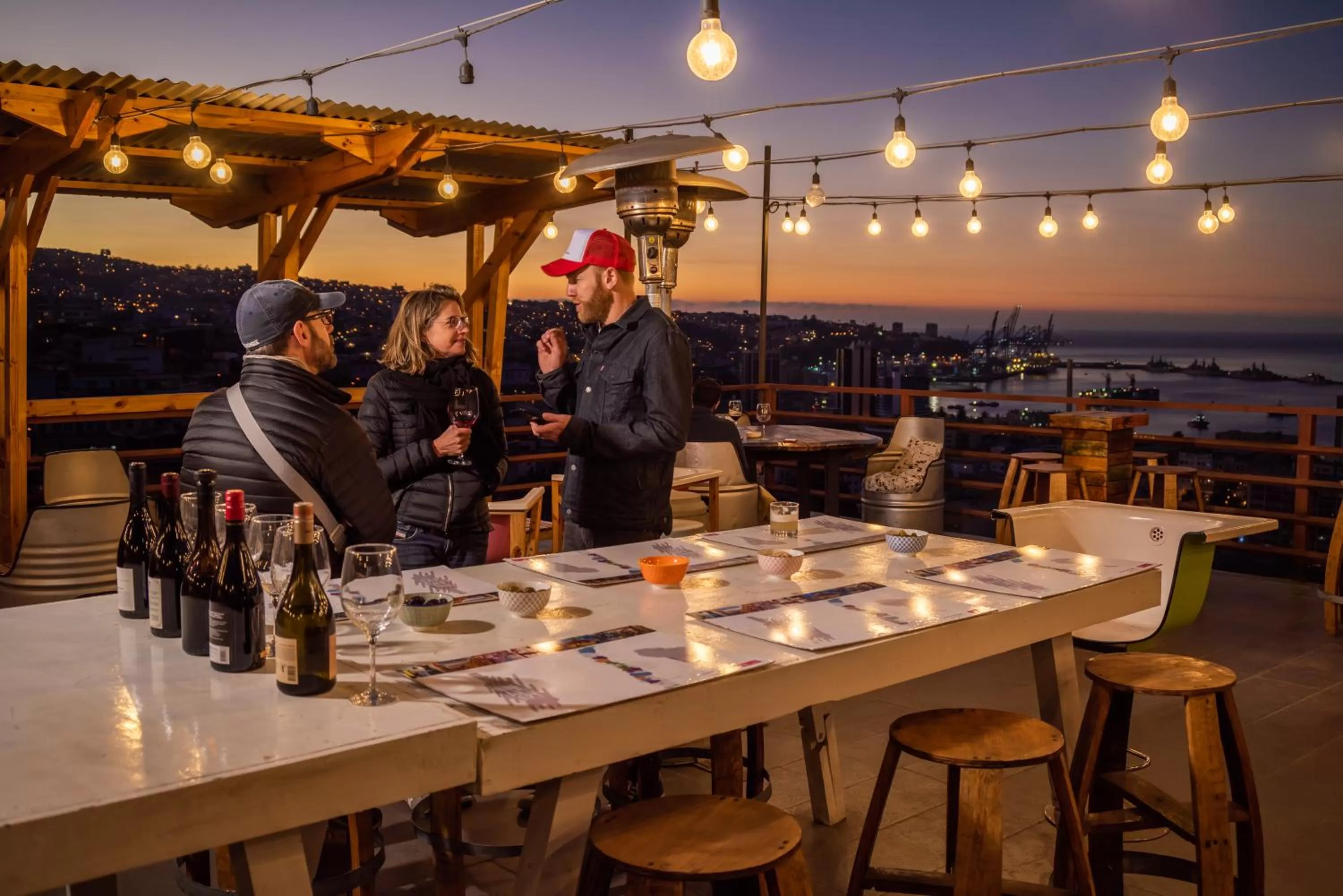 Restaurant/Places to Eat in Hotel Winebox Valparaiso