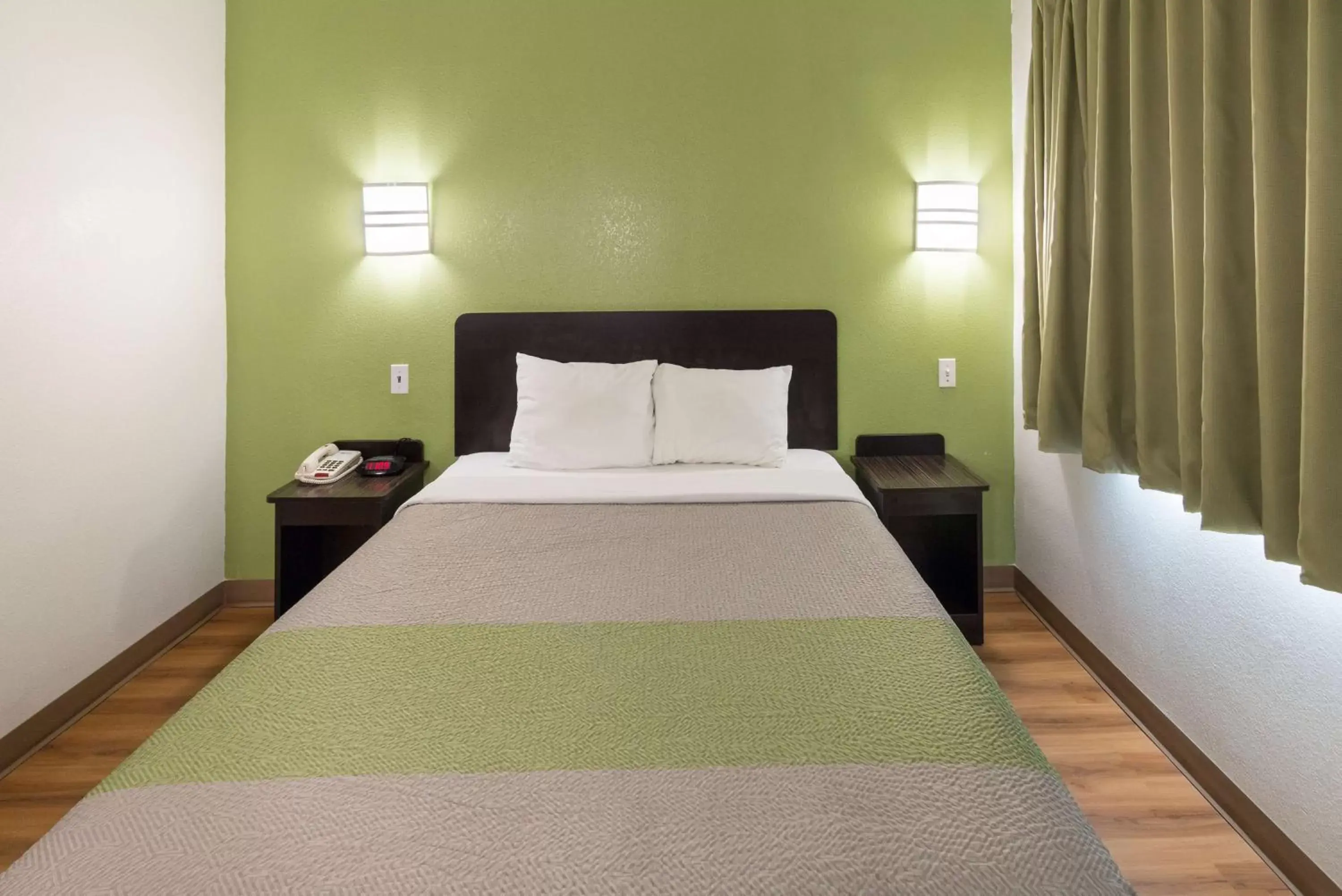 Queen Room - single occupancy - Disability Access - Roll in Shower in Motel 6-Hillsboro, TX Queen Room - single occupancy - Disability Access - Roll in Shower in Motel 6-Hillsboro, TX