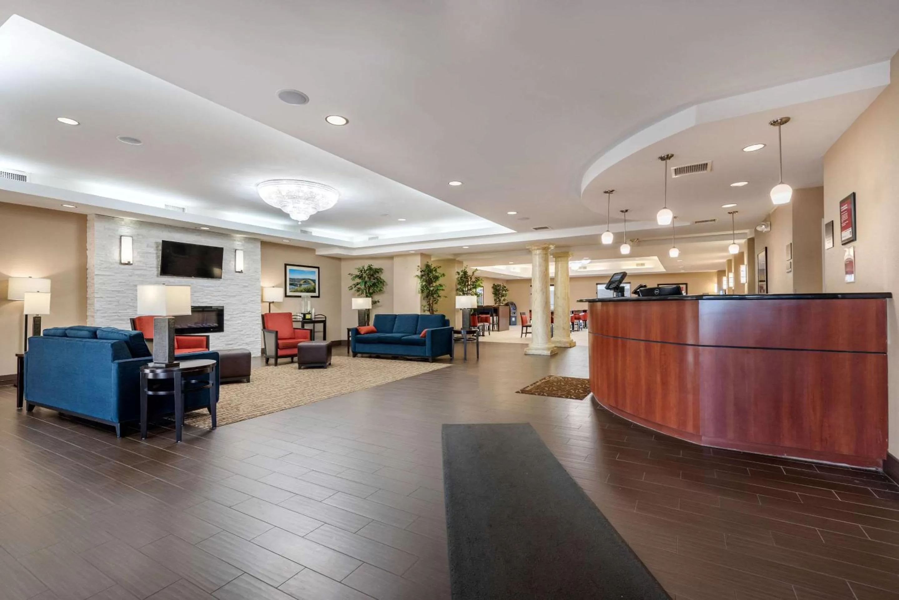 Lobby or reception in Holiday Inn Express & Suites Hebron - Cincinnati Airport by IHG