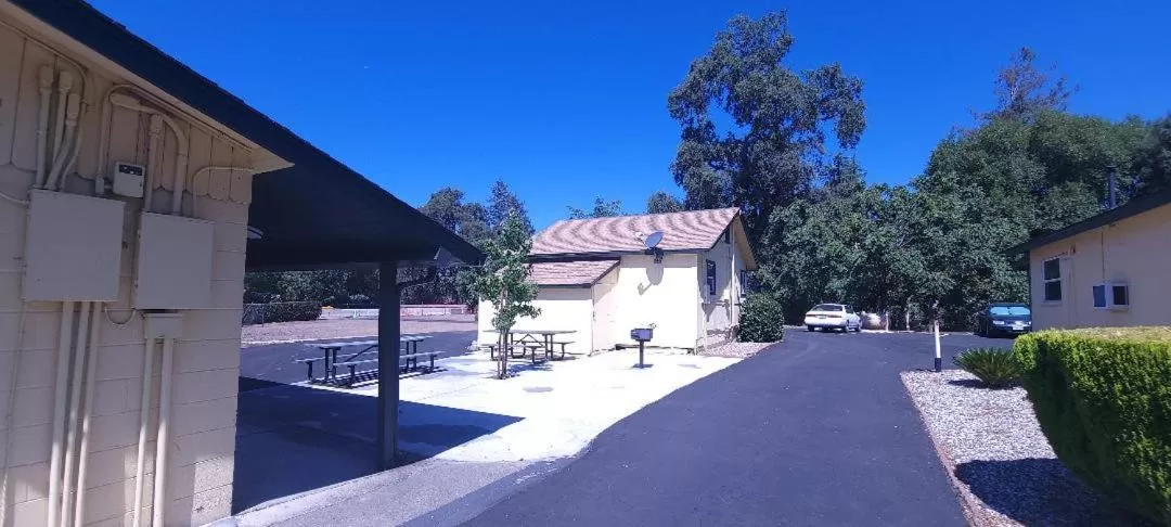 Property building in Lakeview Inn