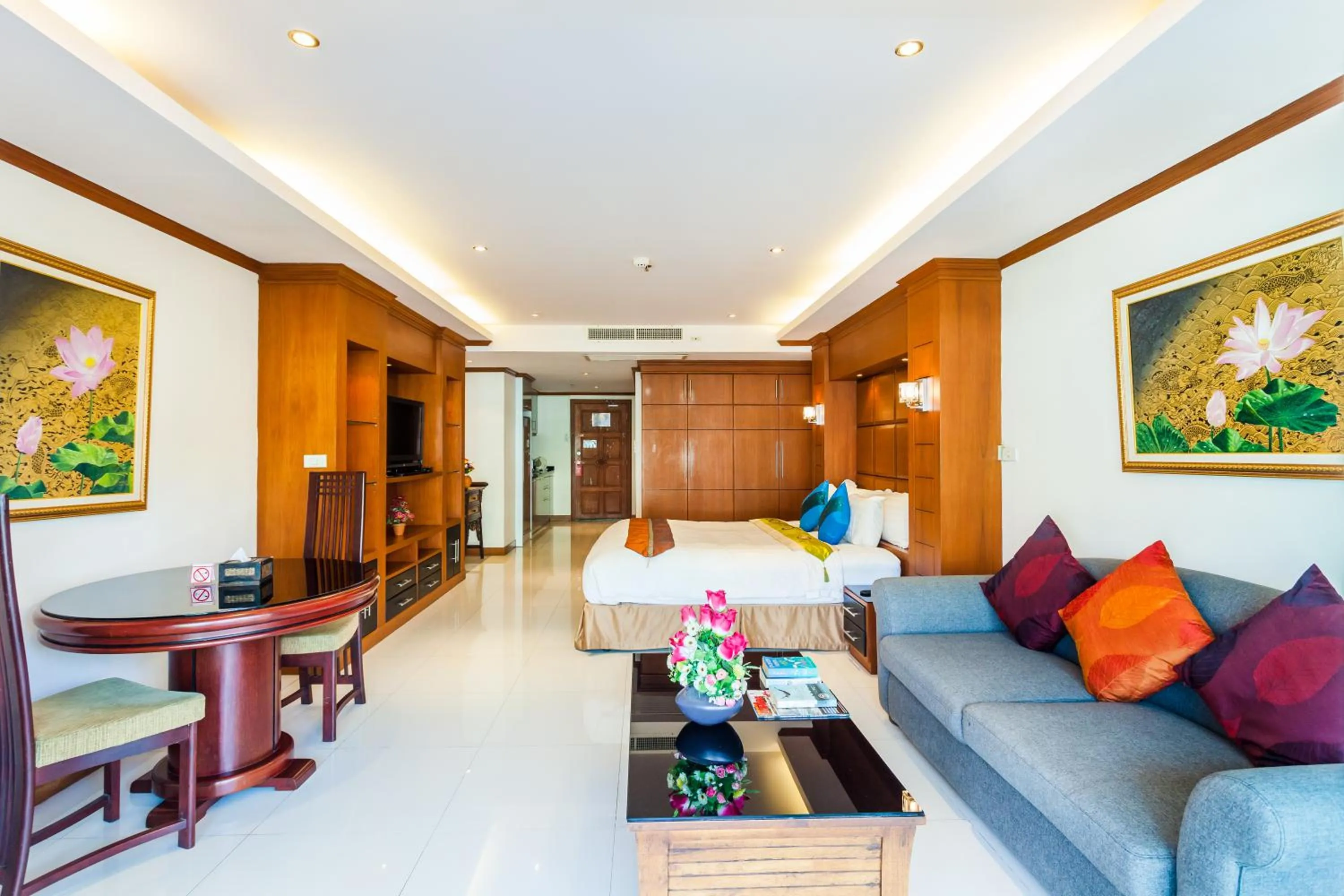 Photo of the whole room in Tara Court Hotel