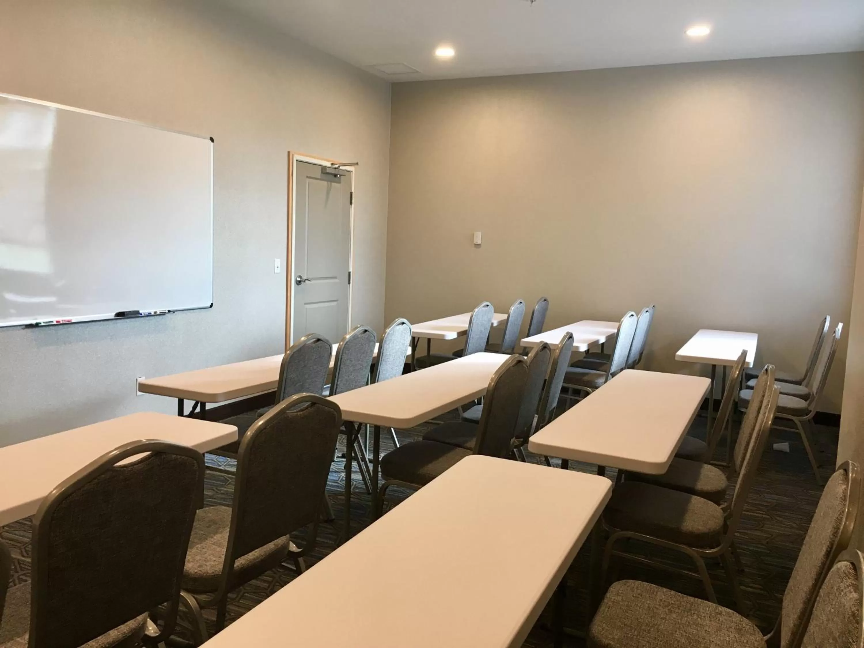 Meeting/conference room in Holiday Inn Express - Grand Island by IHG