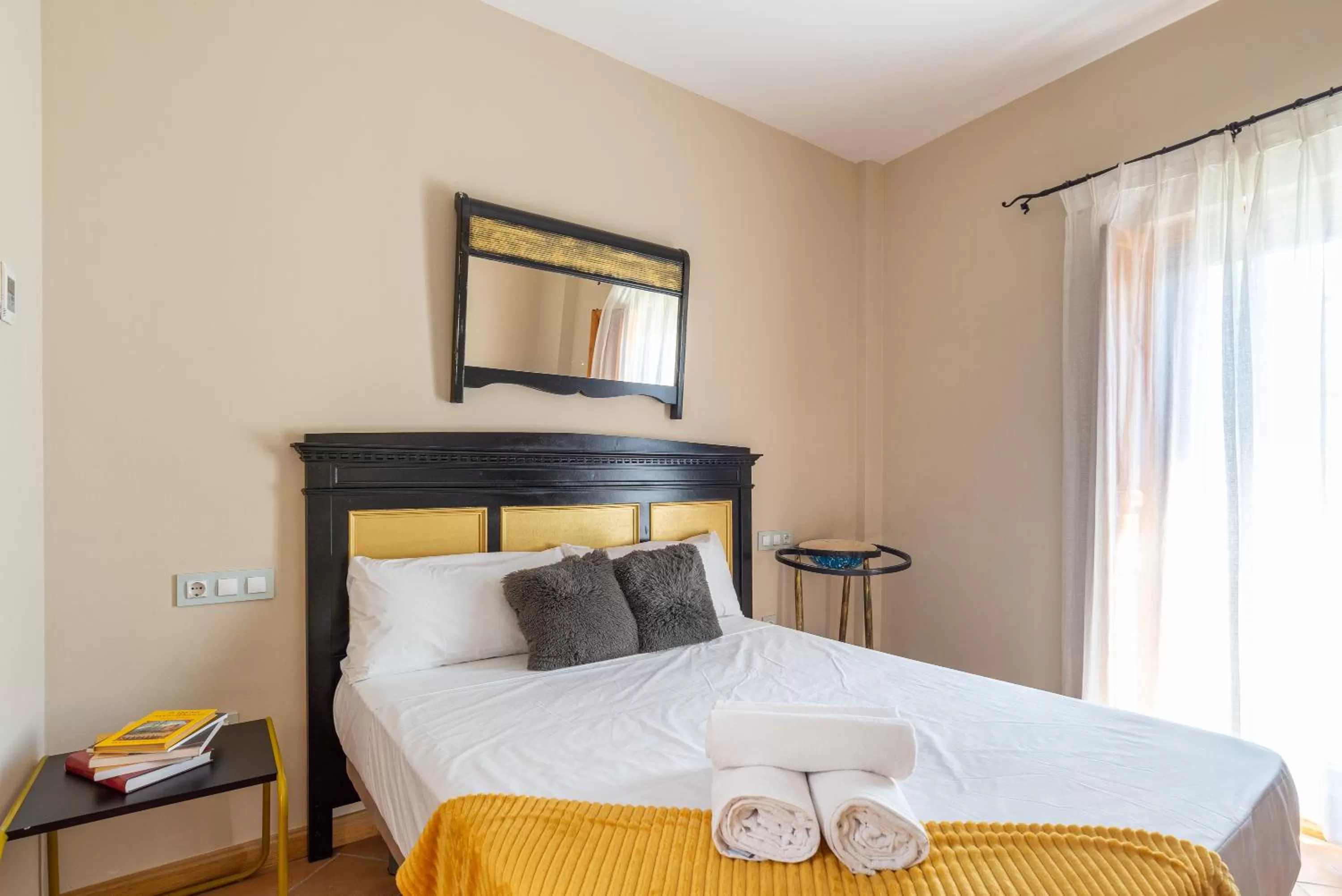 Photo of the whole room, Bed in Hotel Albaicín