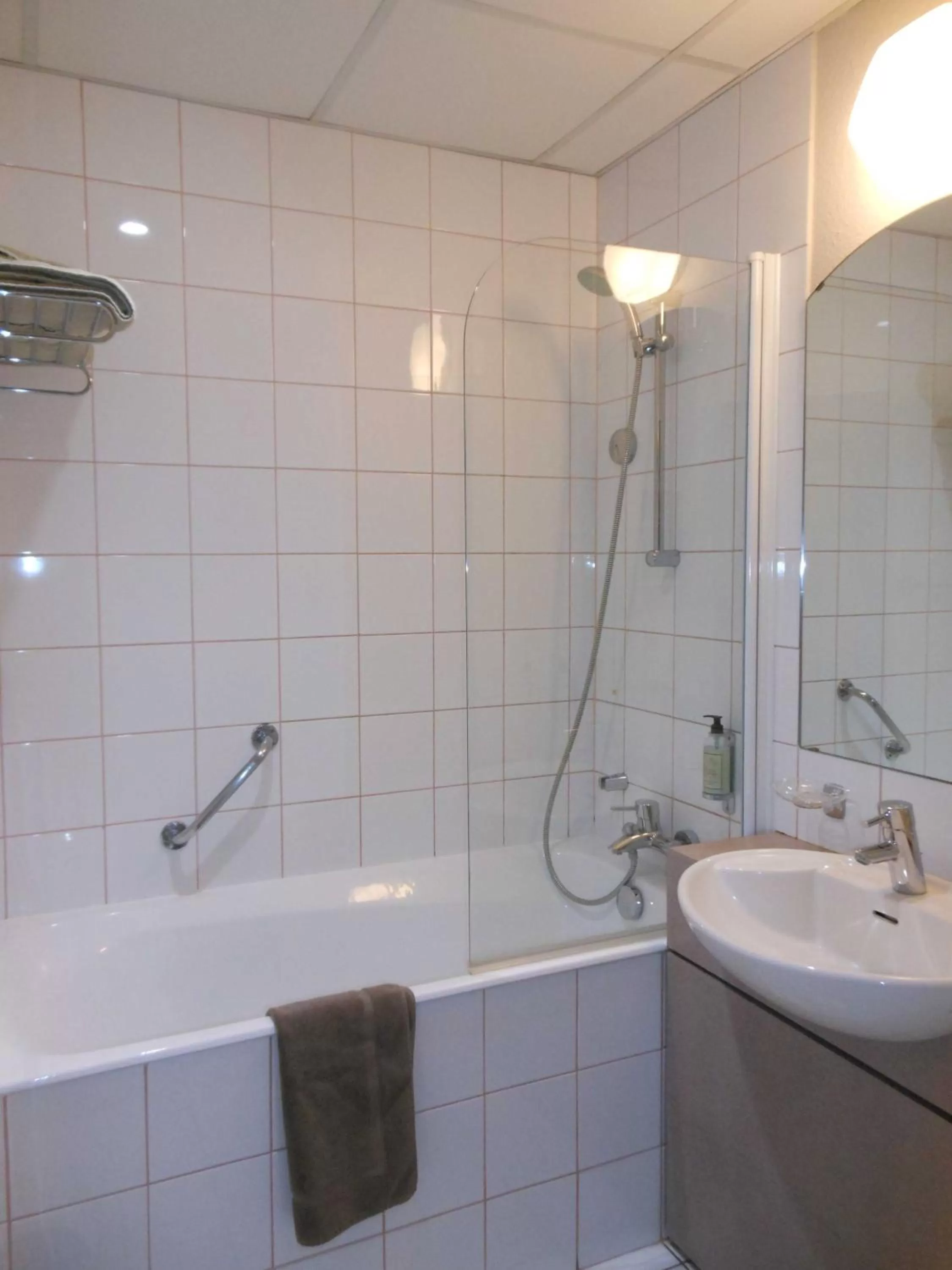 Bathroom in Logis Hôtel Beauséjour Colmar