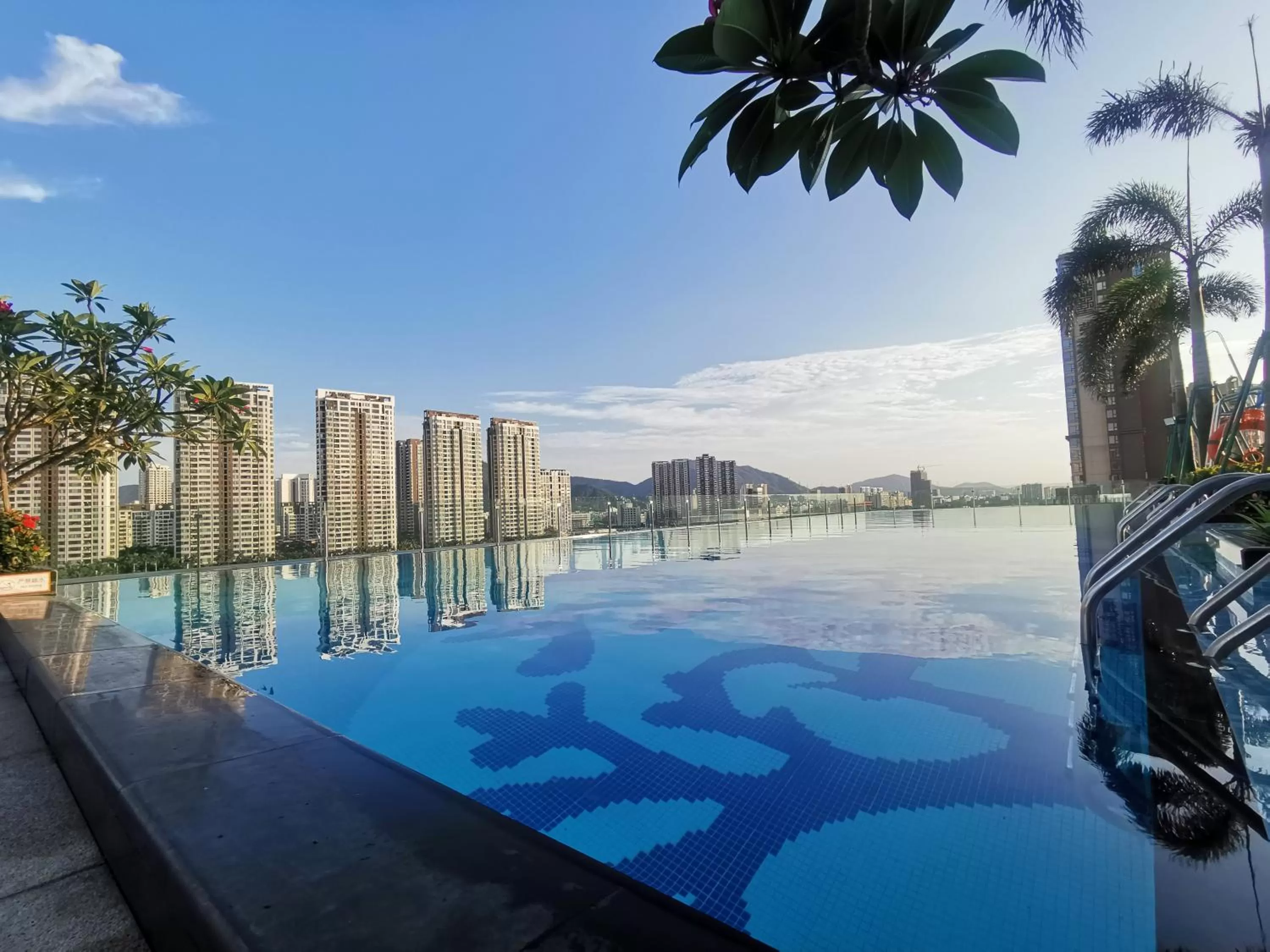 Swimming pool in Hyatt Place Zhuhai Jinshi