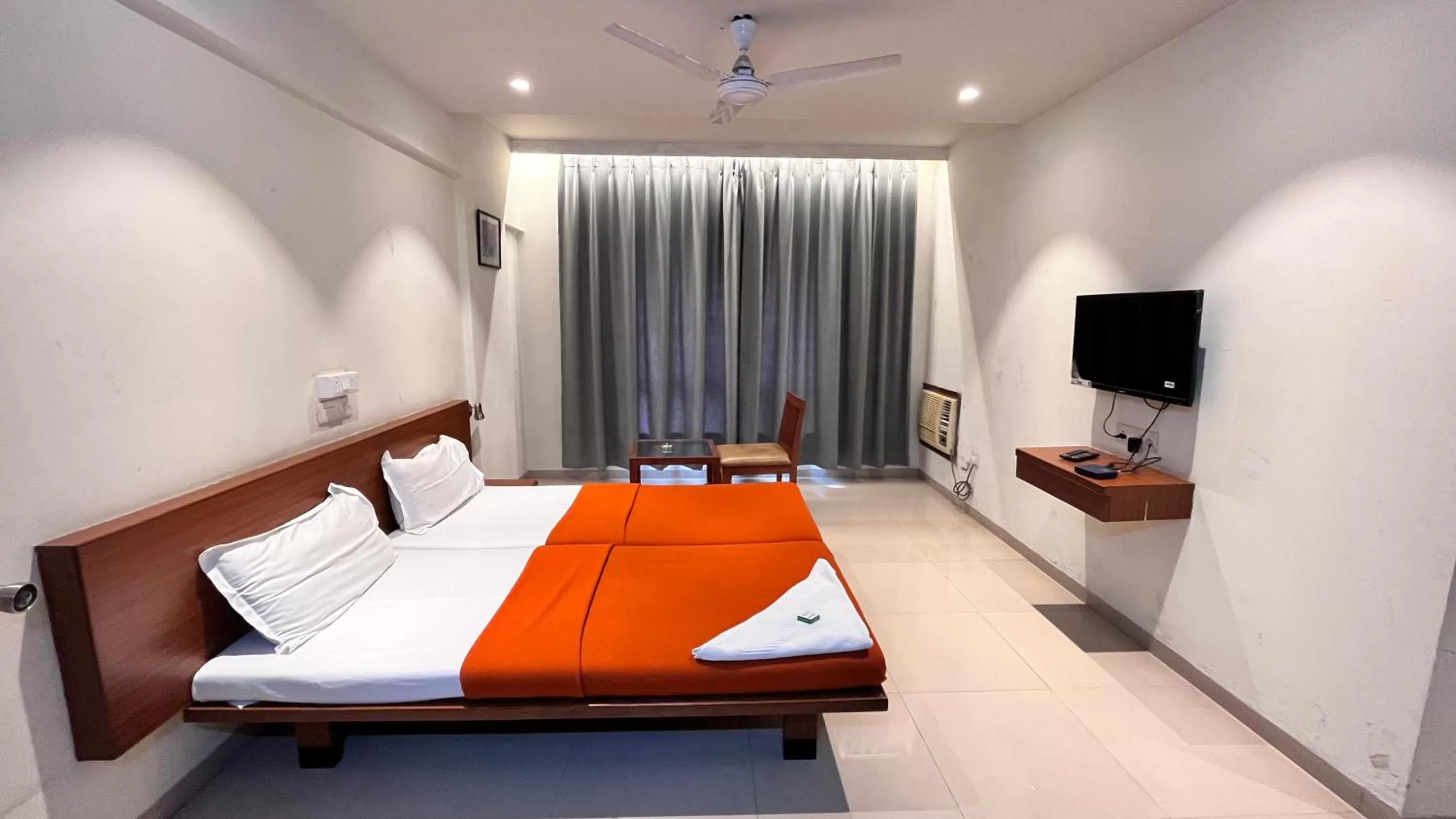 Bed in Hotel Sumanchandra Suites