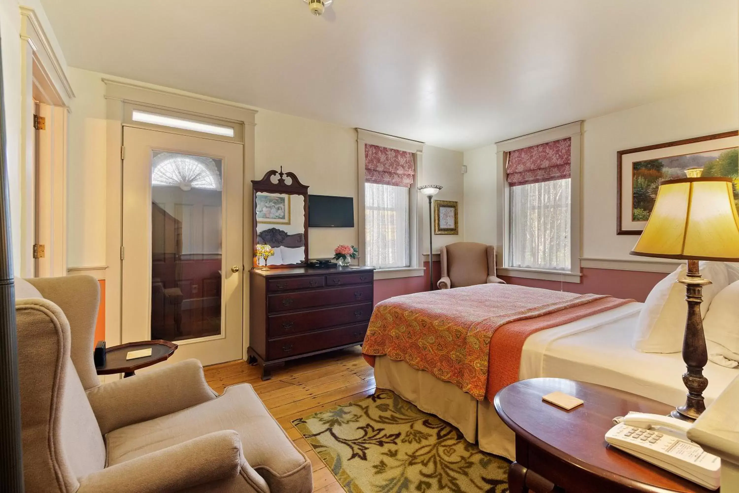 Standard Queen Room in After Eight Bed and Breakfast Standard Queen Room in After Eight Bed and Breakfast