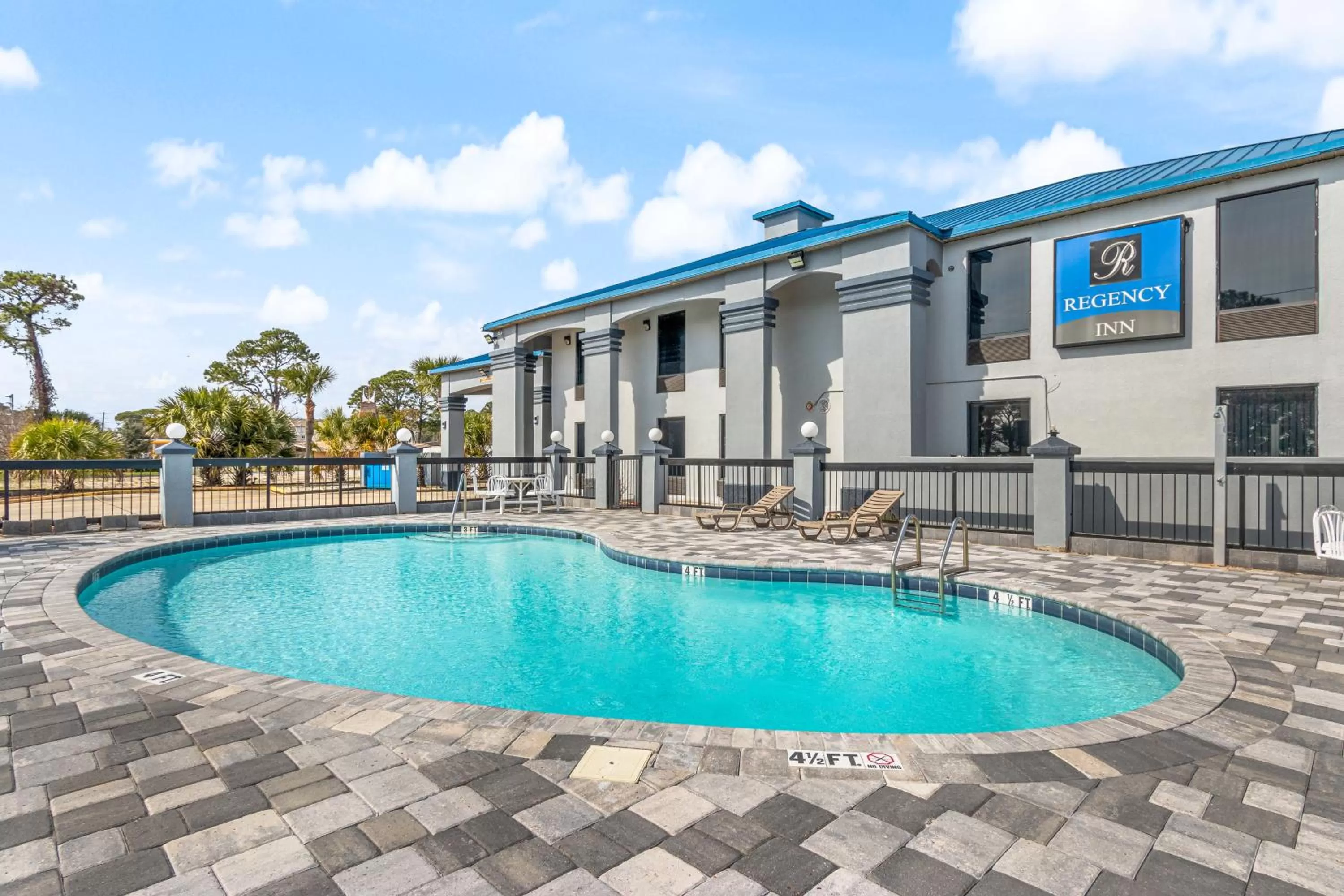 Swimming pool in Regency Inn Near Boardwalk & Hurlburt Field