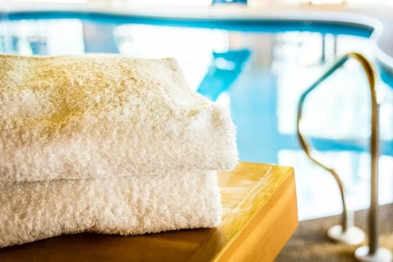 Swimming pool, Bed in Rustlers Lodge