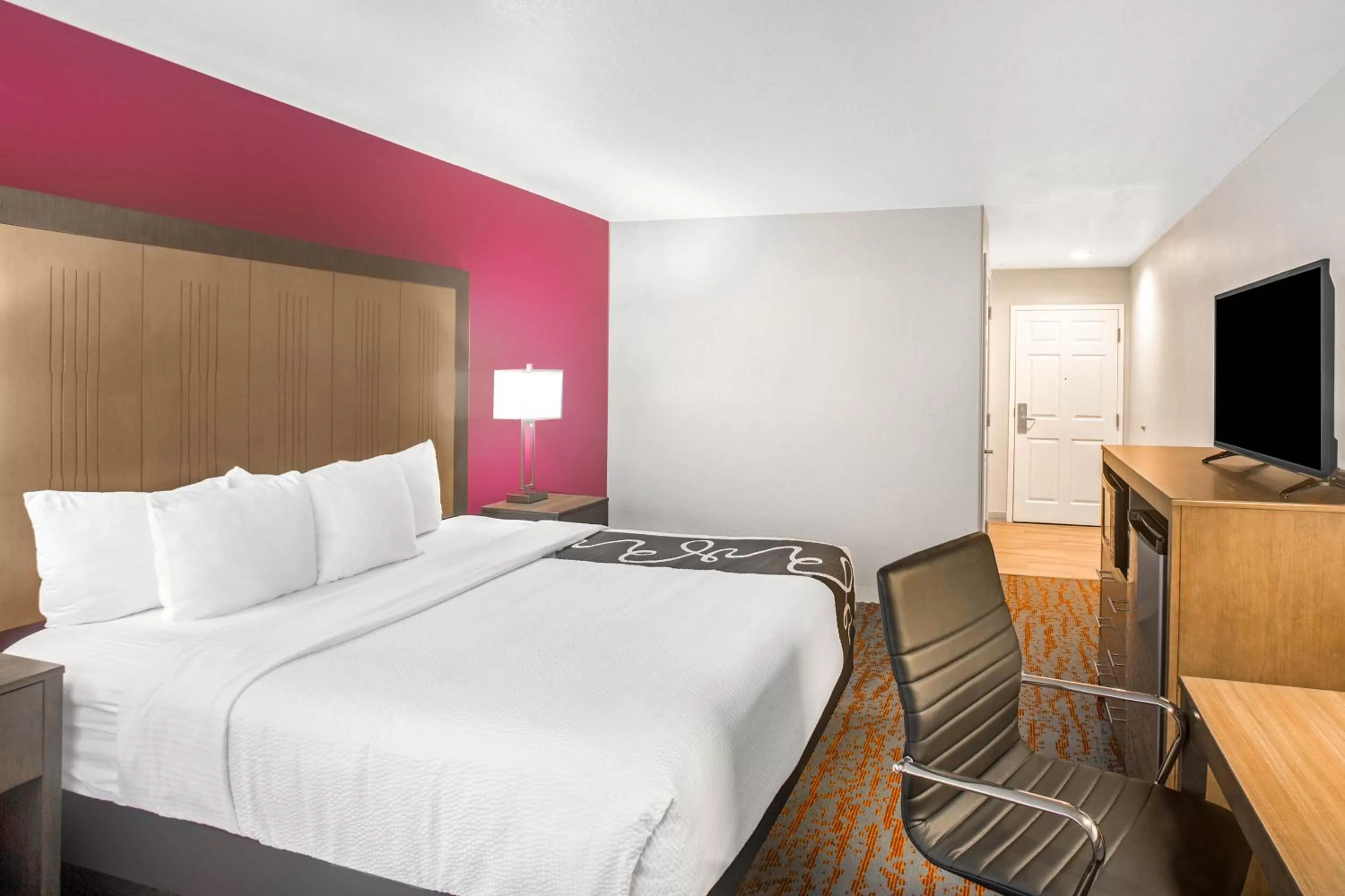 Bed in La Quinta by Wyndham Fort Smith