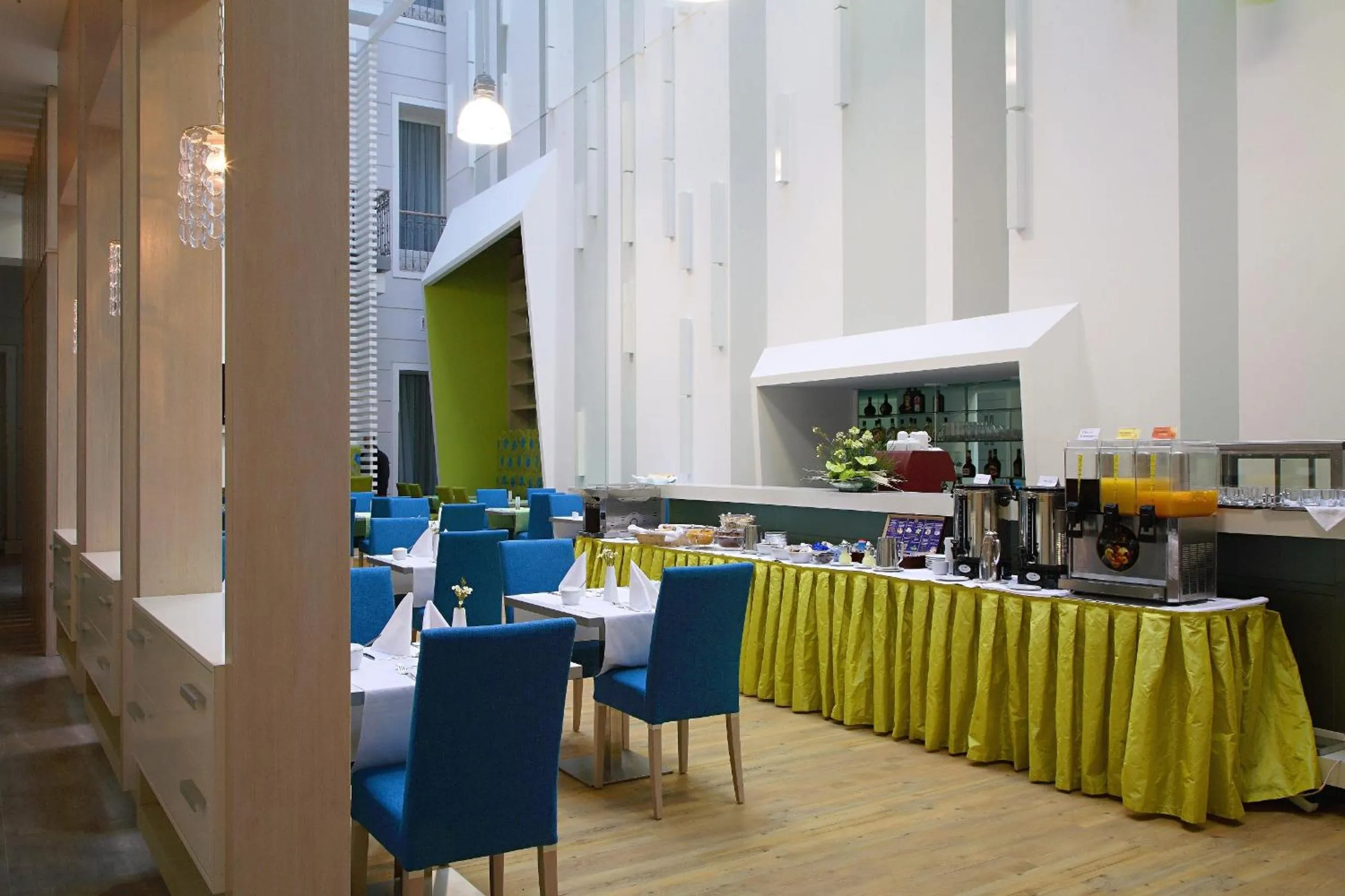 Restaurant/places to eat in Atrium Fashion Hotel