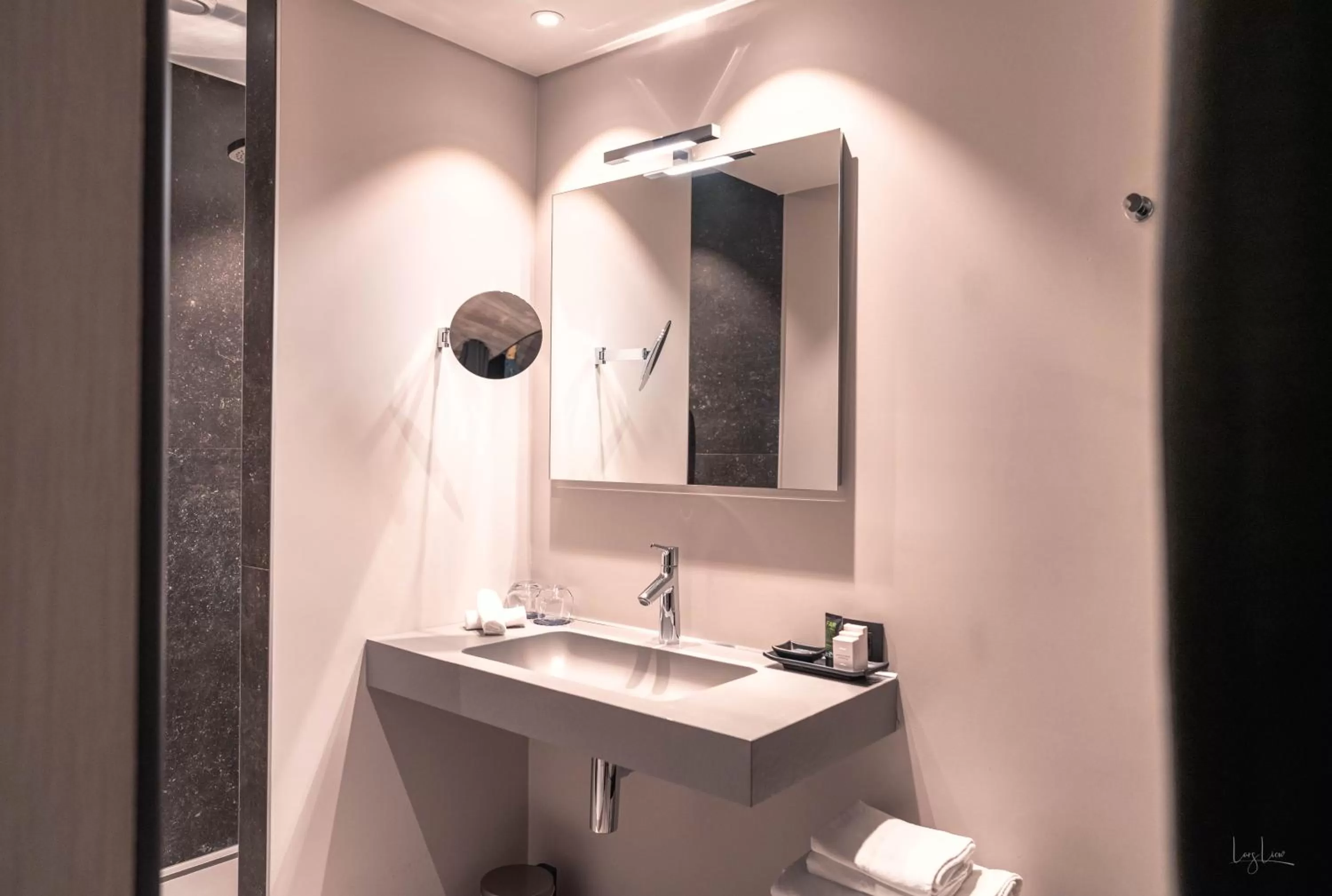 Shower in Hotel Harmony