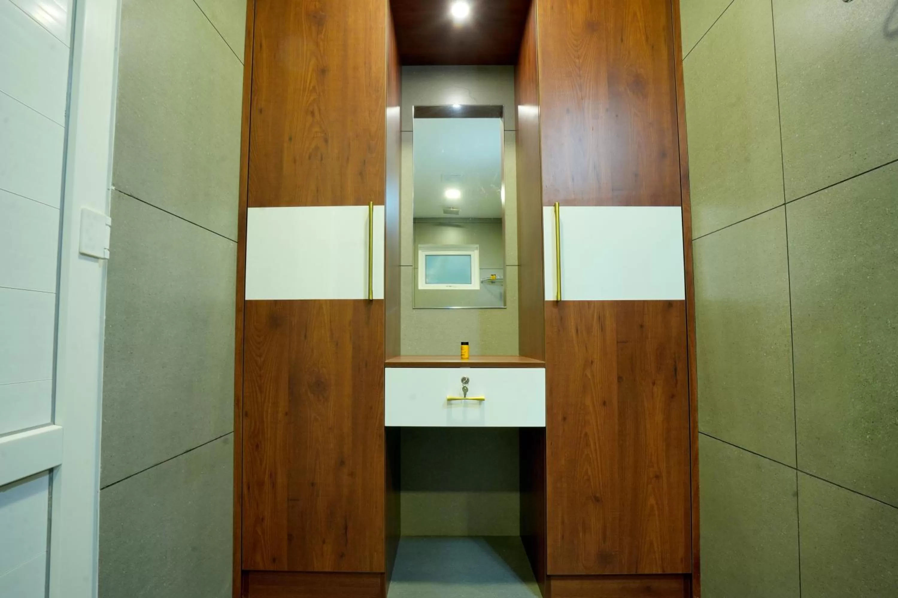 wardrobe in Misty Range Resorts