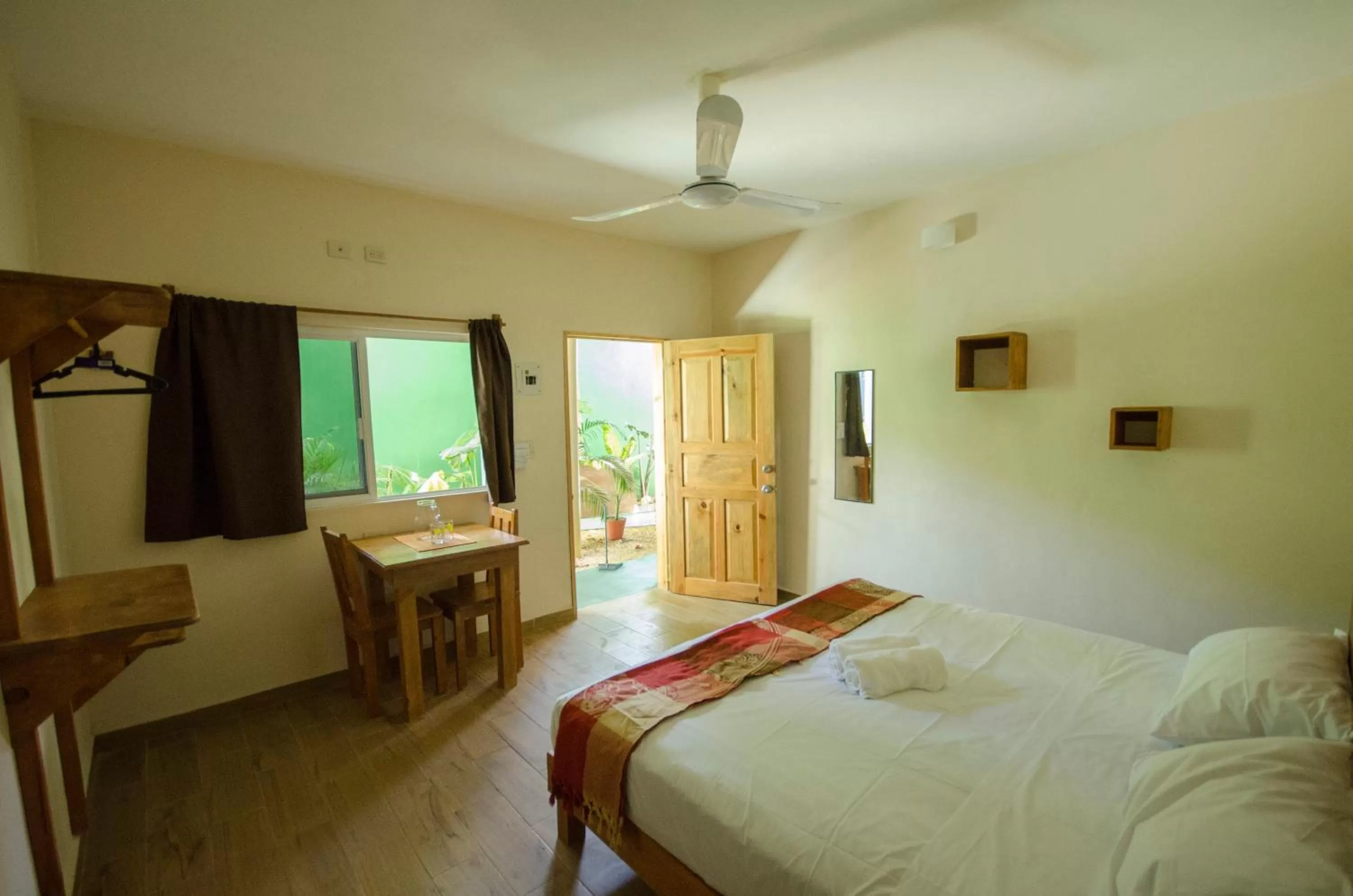 Photo of the whole room, Bed in Casa Almendro