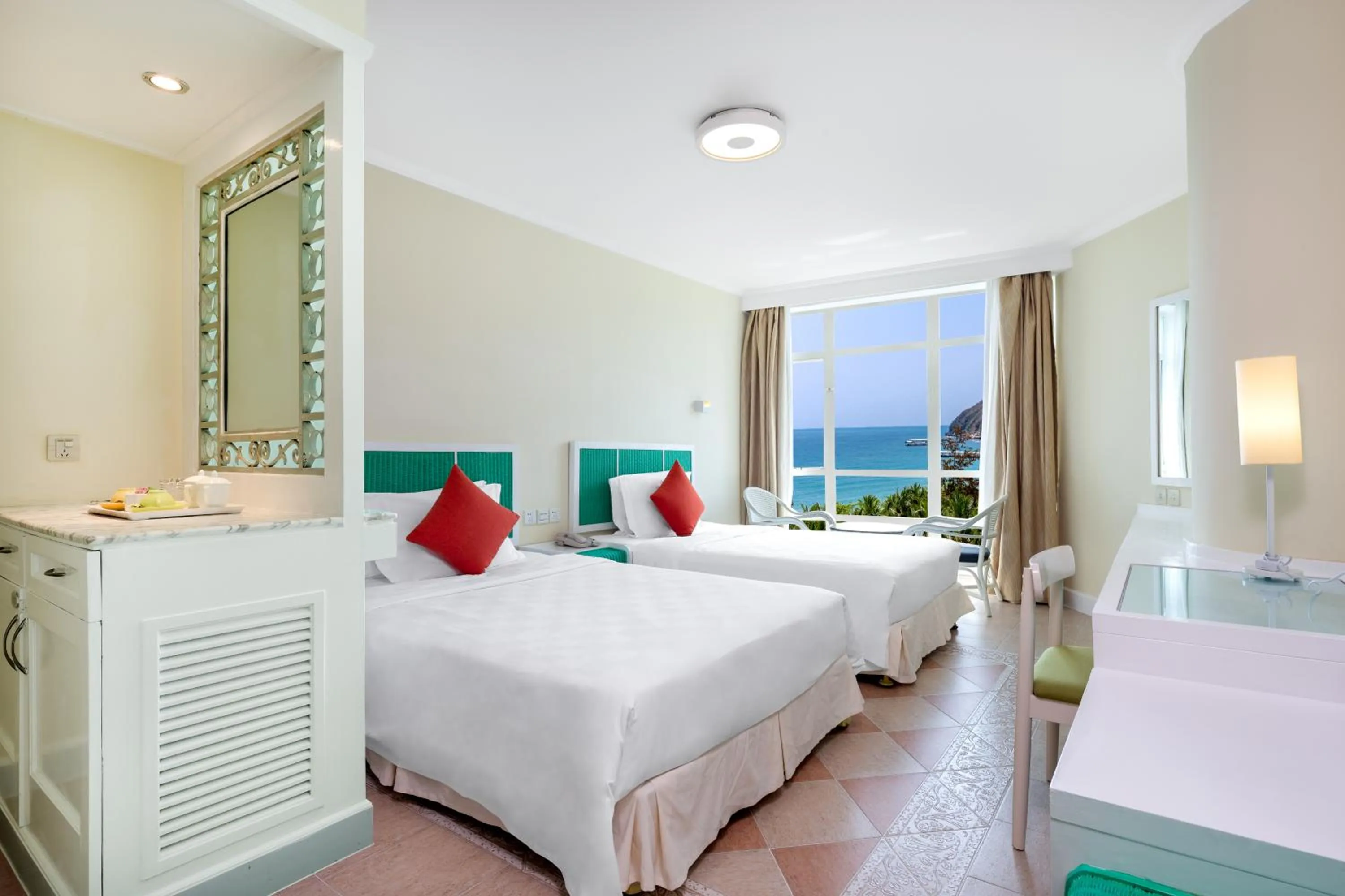 Photo of the whole room, Bed in Sunshine Resort Intime Sanya