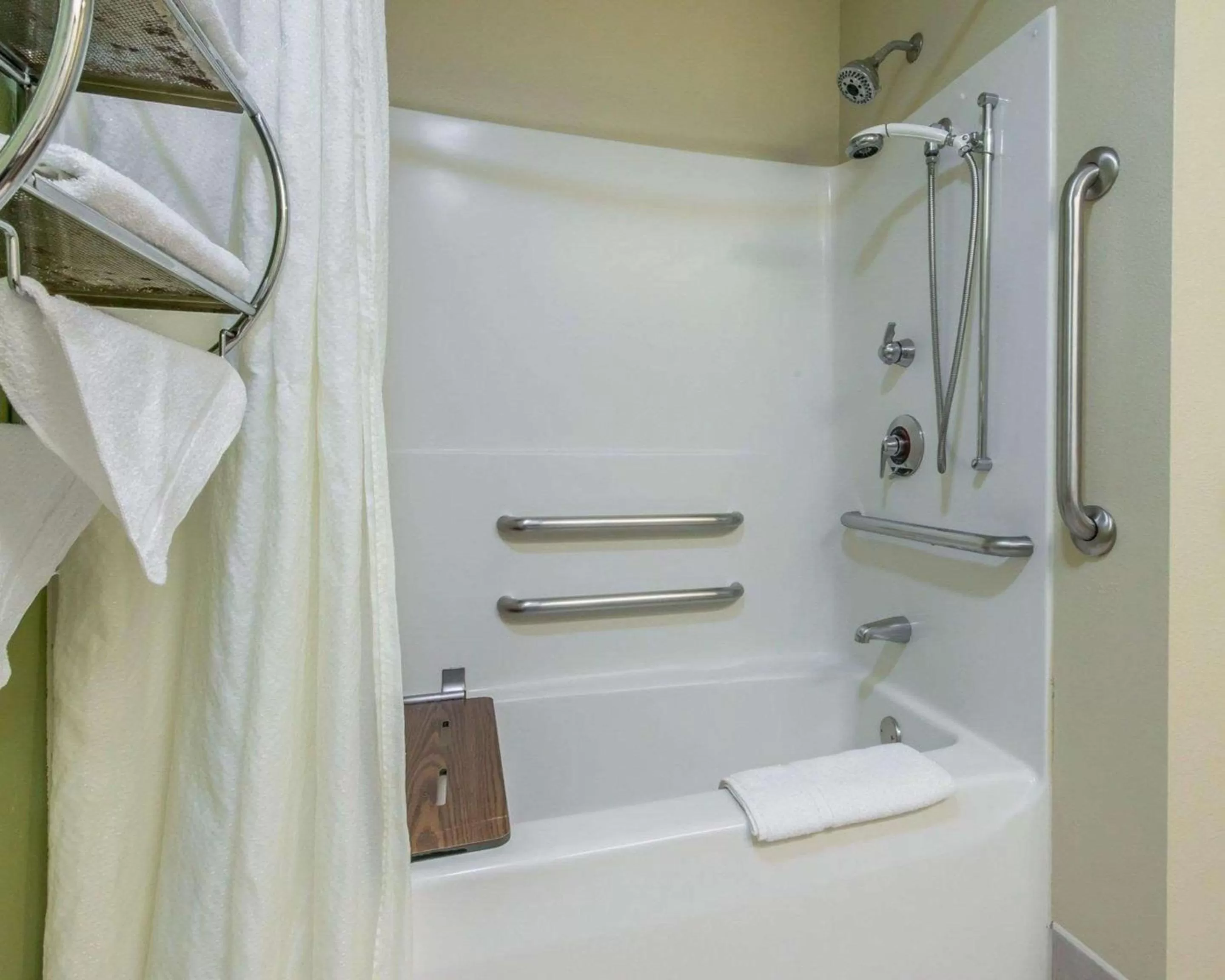 Bedroom in Sleep Inn & Suites Winchester near University