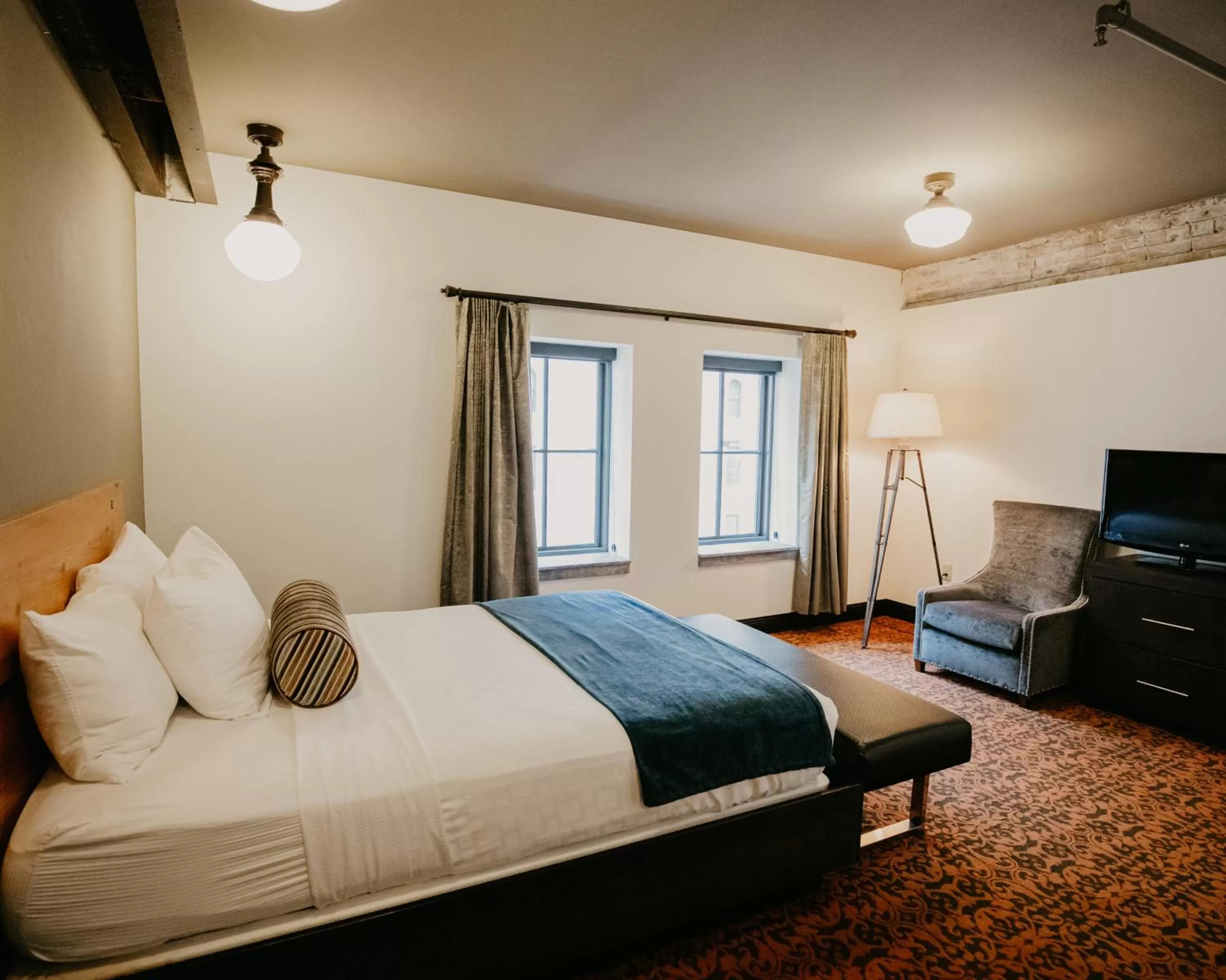 Guests, Bed in Brewhouse Inn and Suites