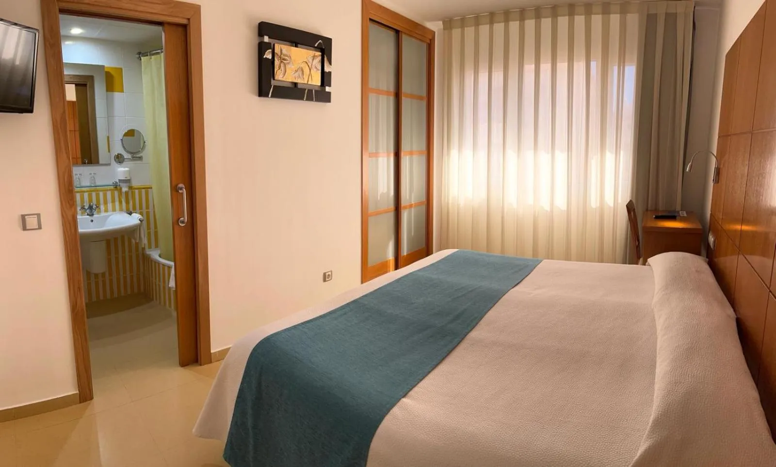 Bed in Hotel Tio Pepe