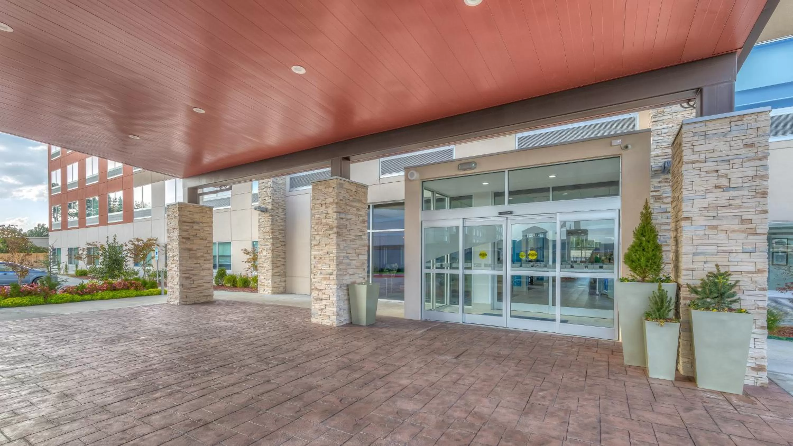 Property building in Holiday Inn Express & Suites Tulsa Midtown by IHG