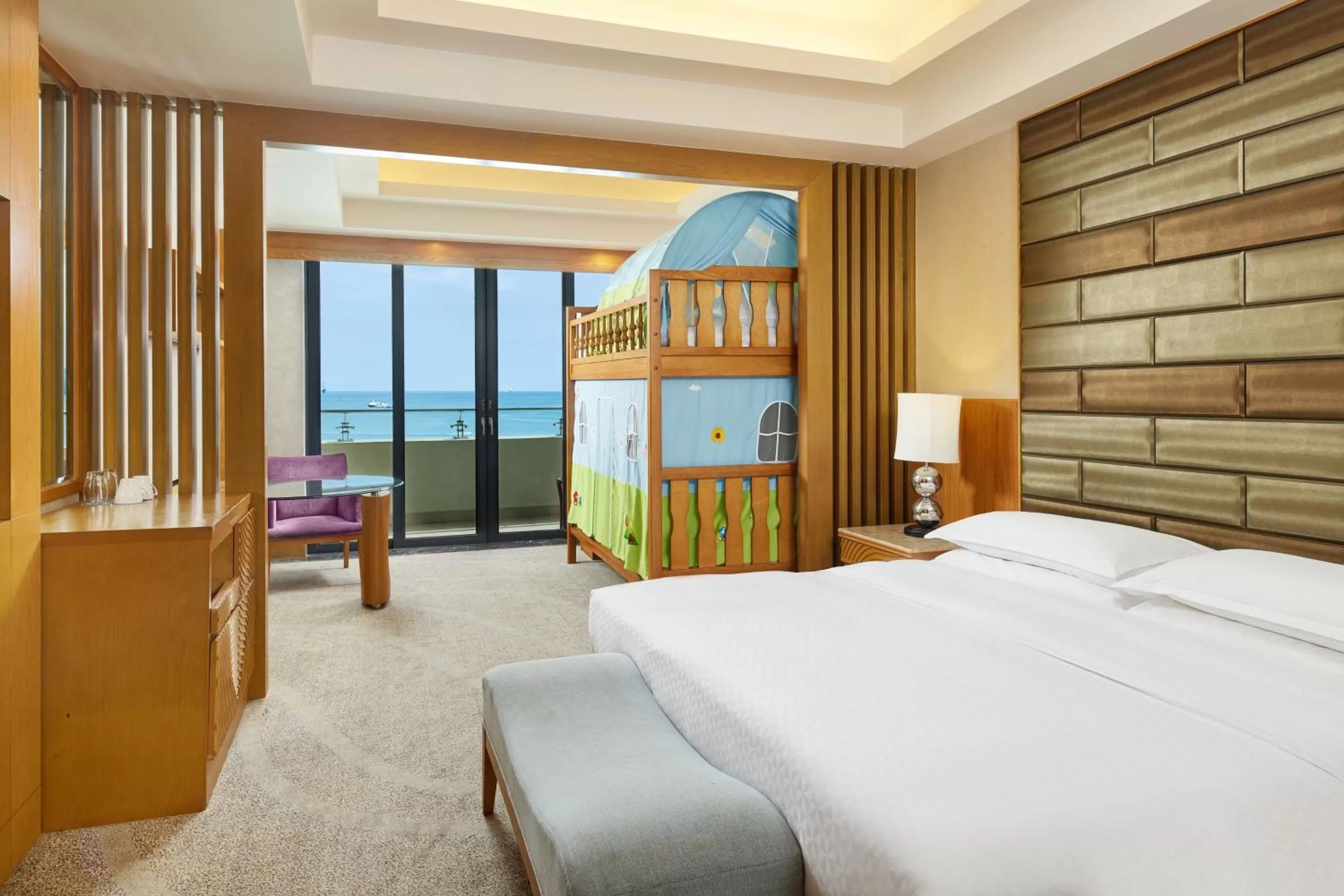 Photo of the whole room, Bed in Four Points by Sheraton Hainan, Sanya