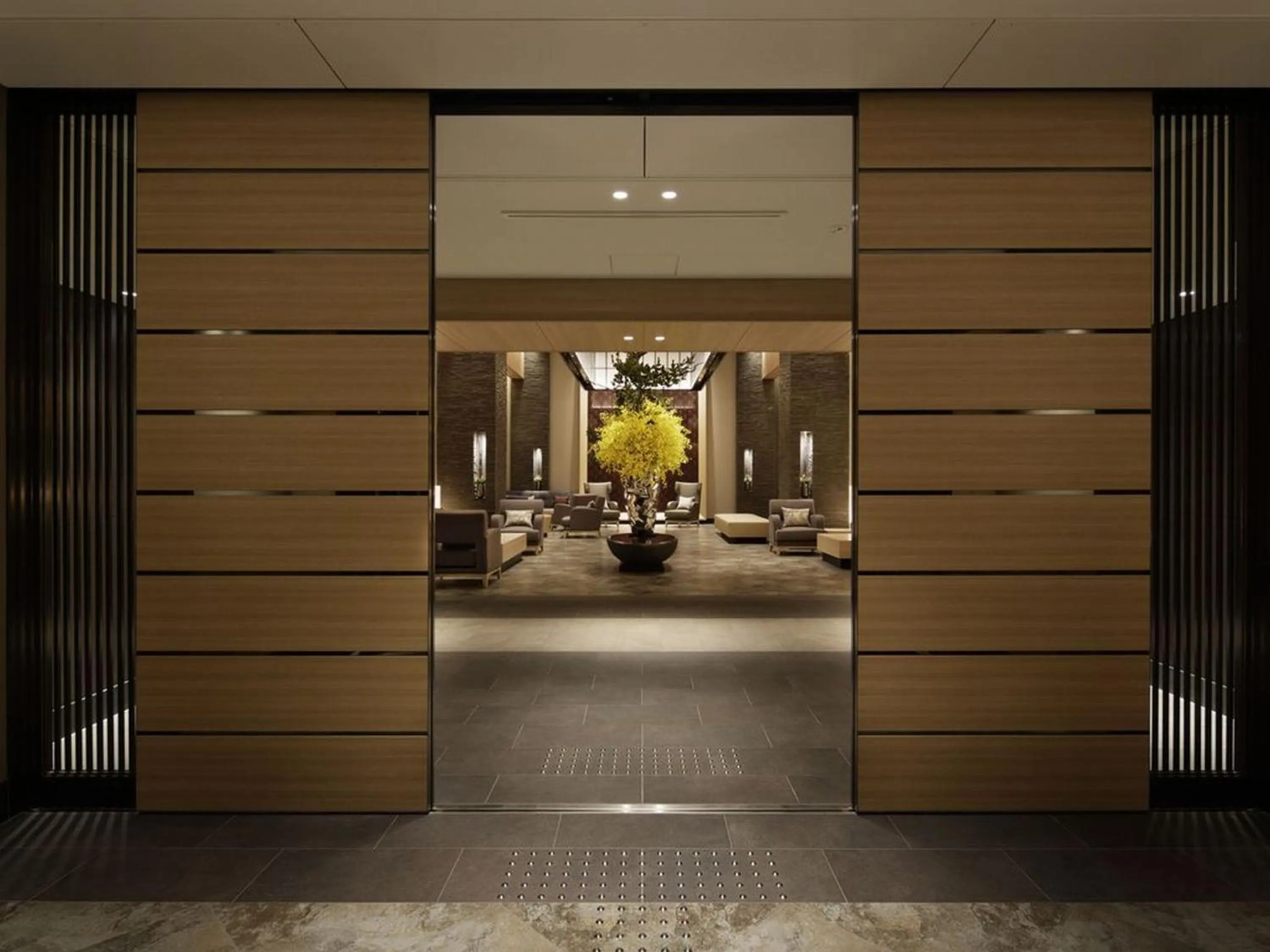 Lobby or reception in Kobe Minato Onsen Ren