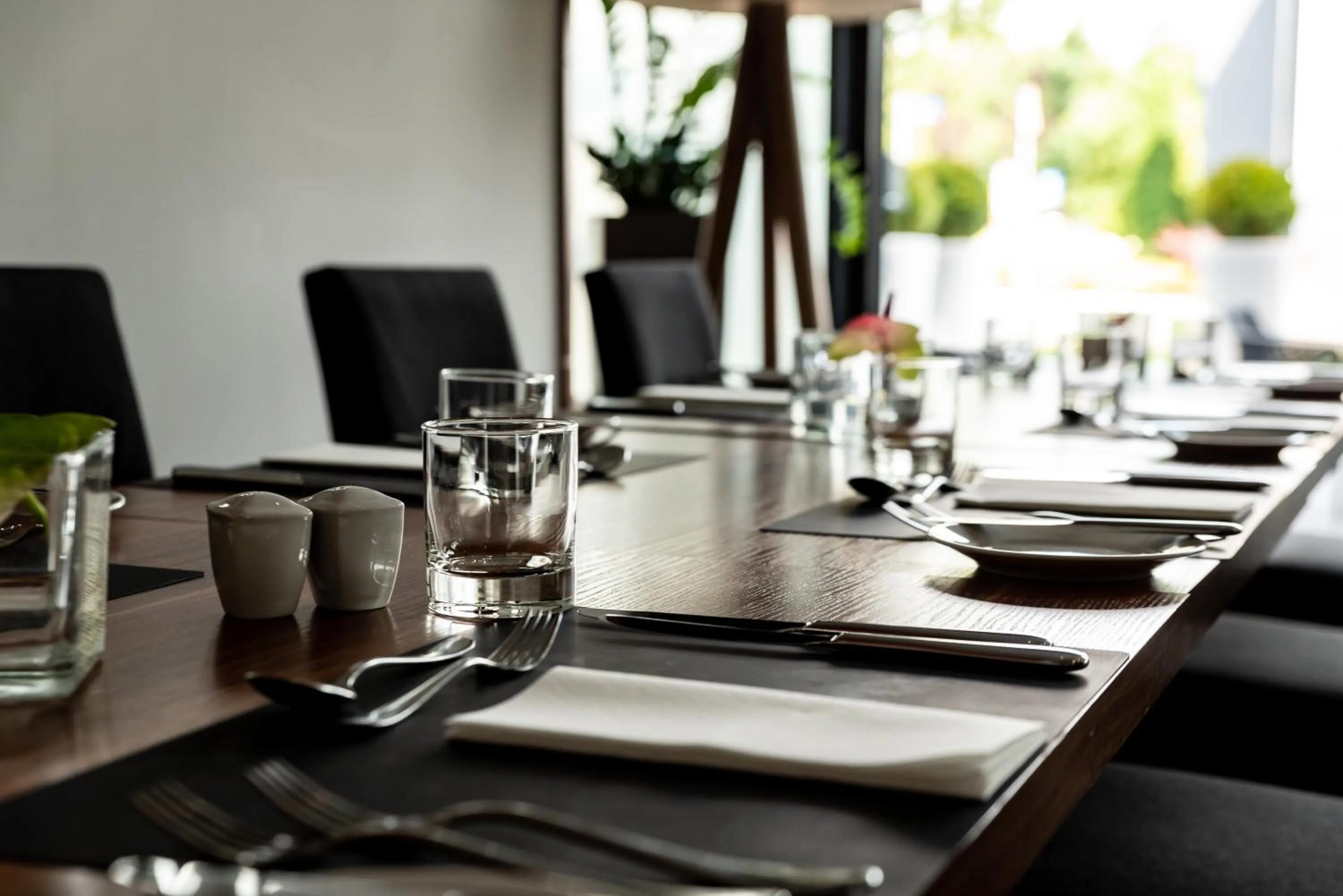 Restaurant/places to eat in Warsaw Plaza Hotel