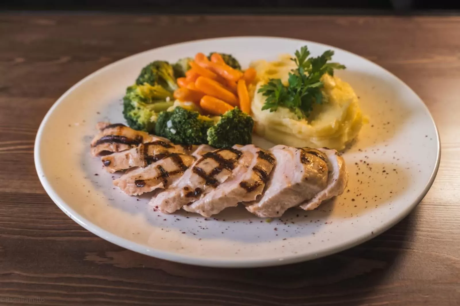 Food and drinks in Sunset Inn