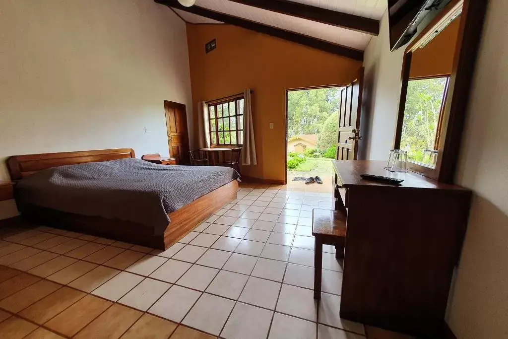 Queen Room with Garden View - single occupancy in Hotel Villa Zurqui Queen Room with Garden View - single occupancy in Hotel Villa Zurqui