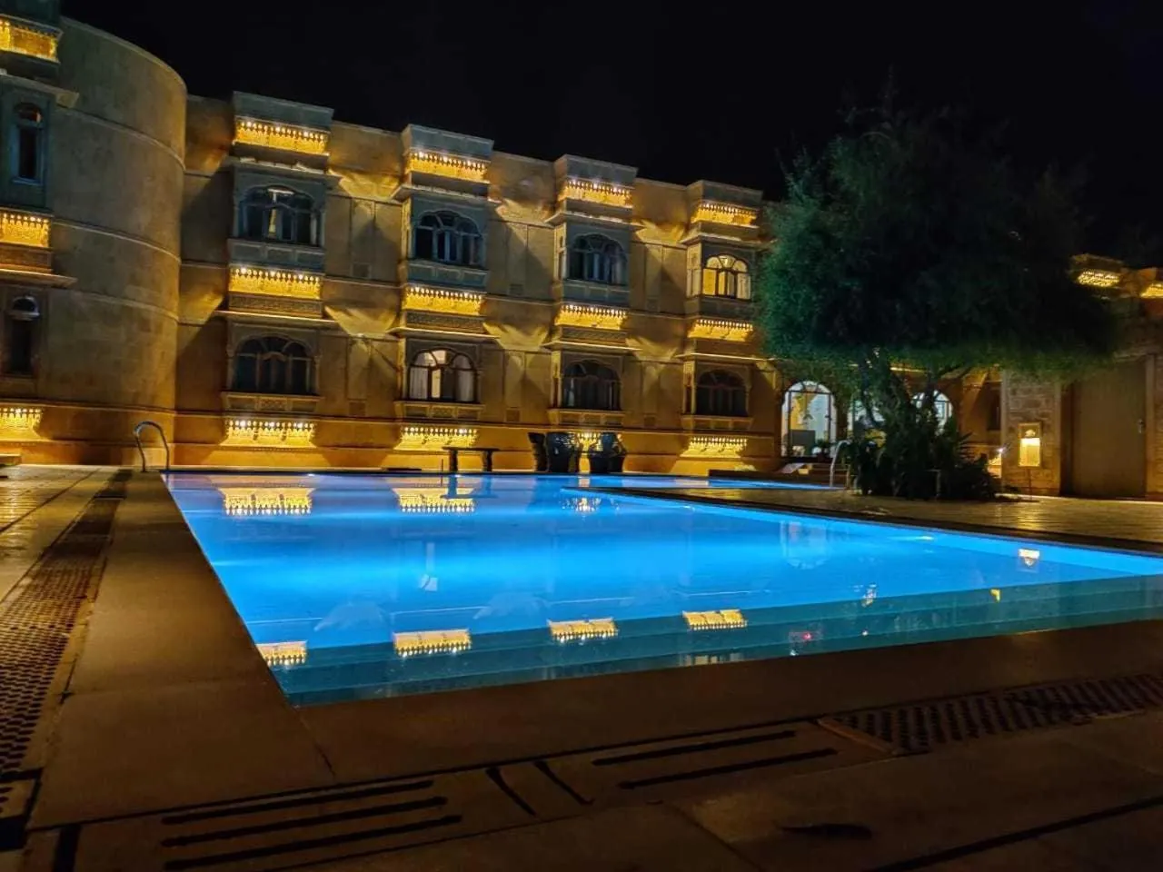 Swimming pool in Hotel Golden Haveli
