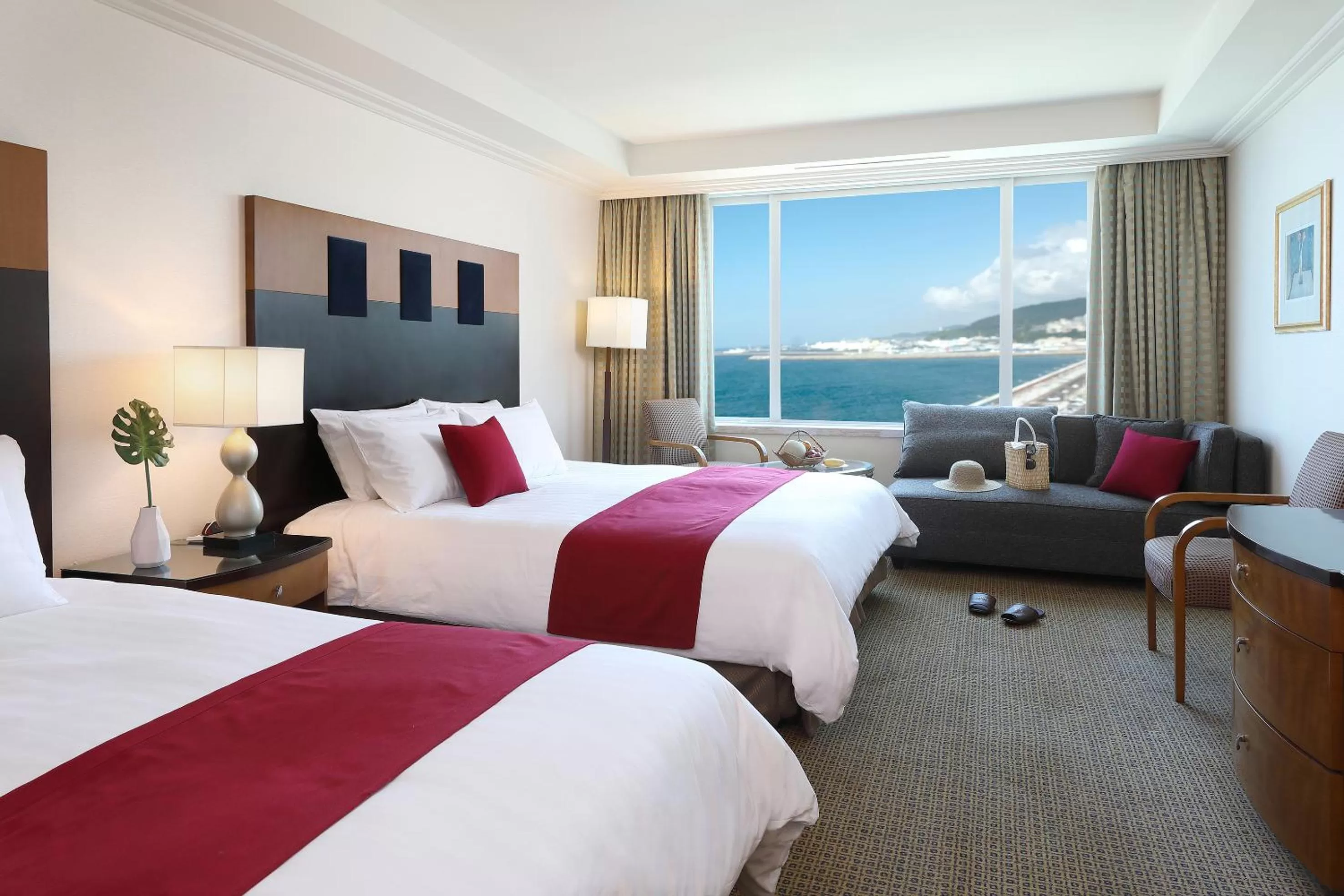 Photo of the whole room in Ramada Plaza by Wyndham Jeju Ocean Front