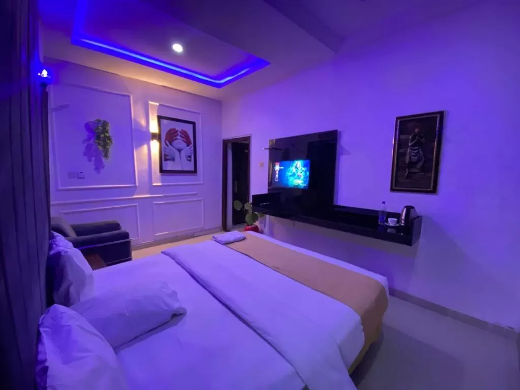 Bed in Palazzo Apartments