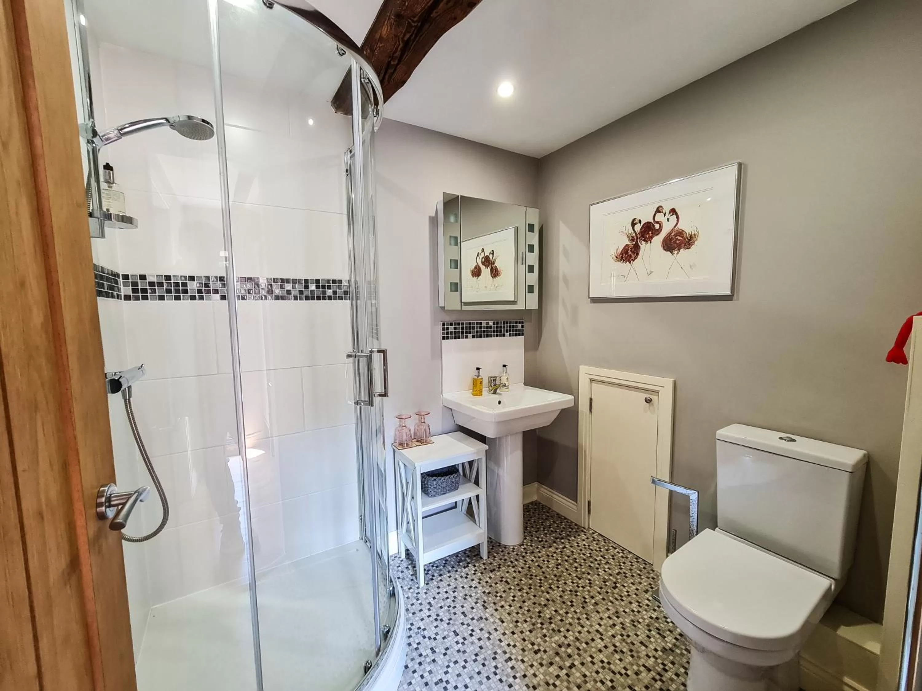 Shower in Grantham Arms