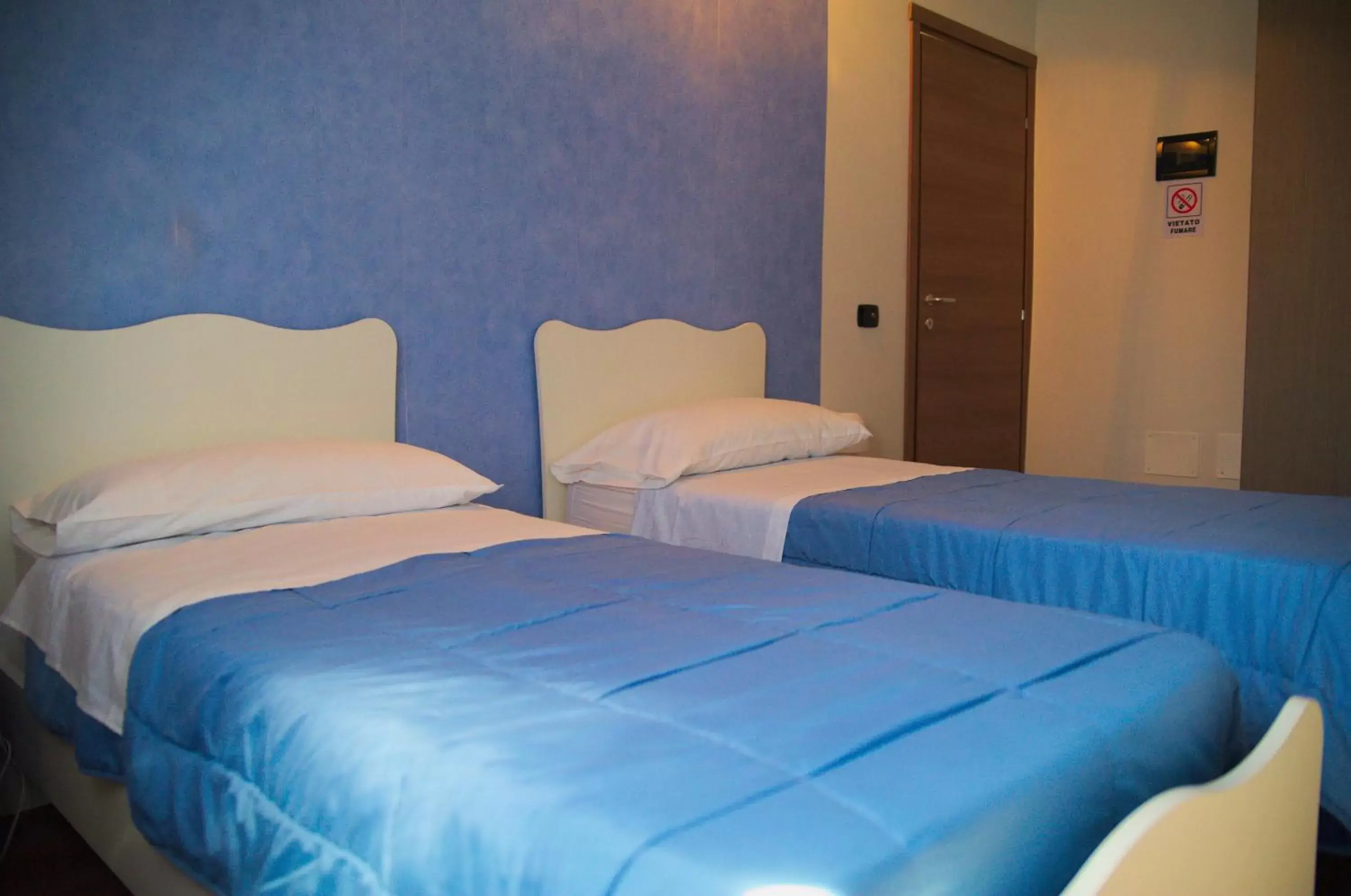 Twin/Double Room with Private External Bathroom - single occupancy in Cialoma B&B Twin/Double Room with Private External Bathroom - single occupancy in Cialoma B&B