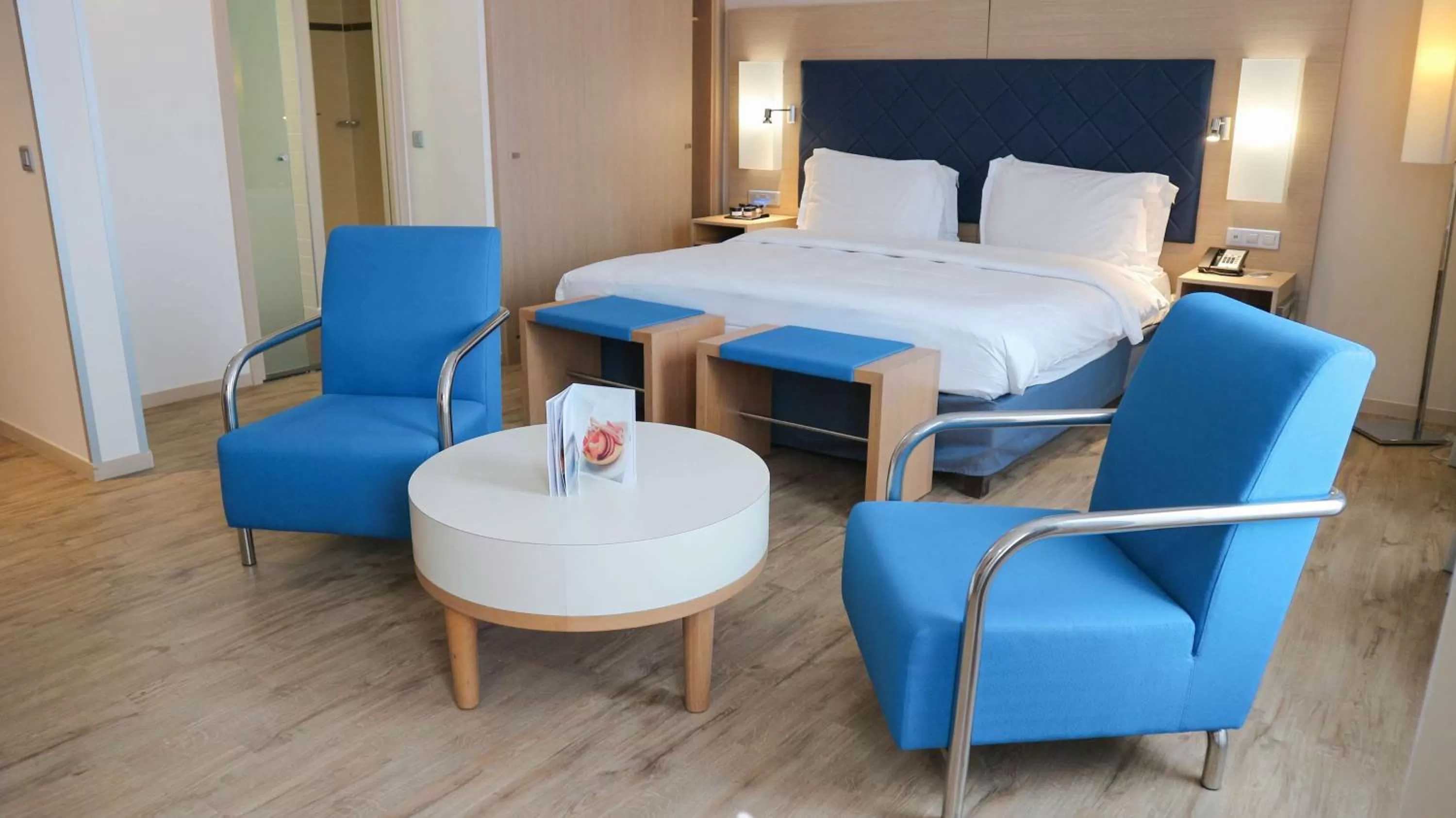 Photo of the whole room, Bed in Radisson Blu Hotel Toulouse Airport