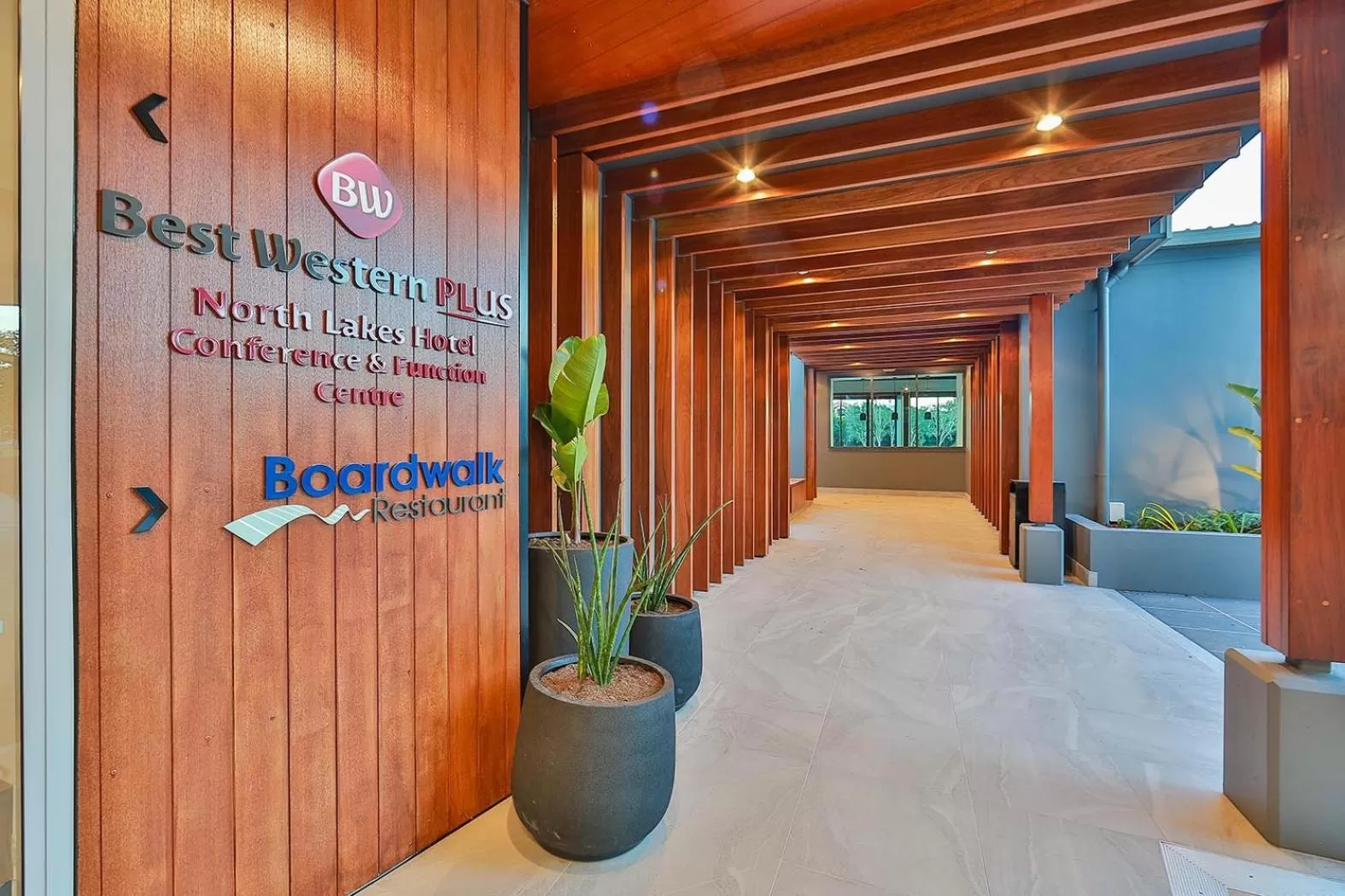 Restaurant/places to eat in Best Western Plus North Lakes Hotel