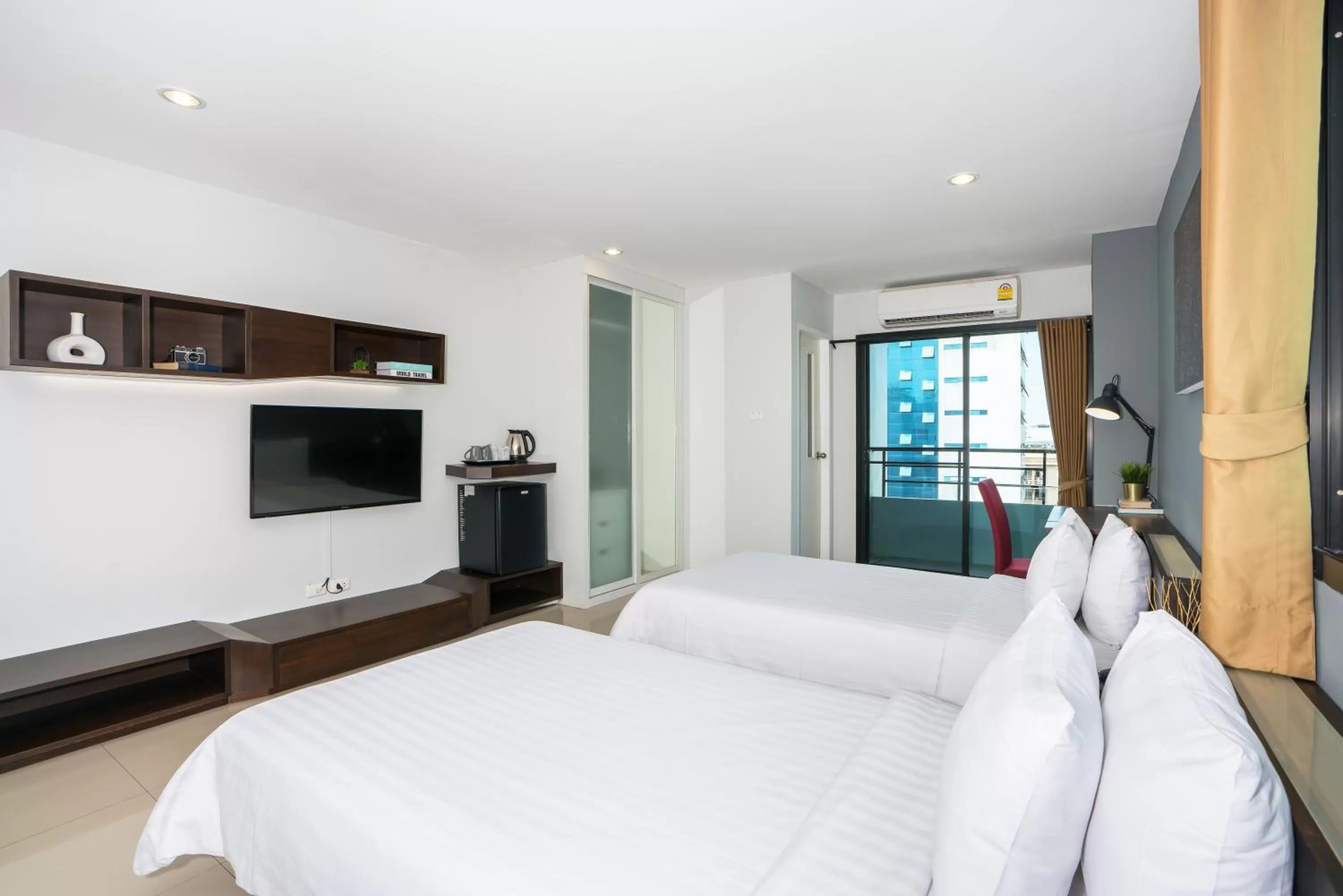 Photo of the whole room, Bed in De Botan Srinakarin Hotel & Residence