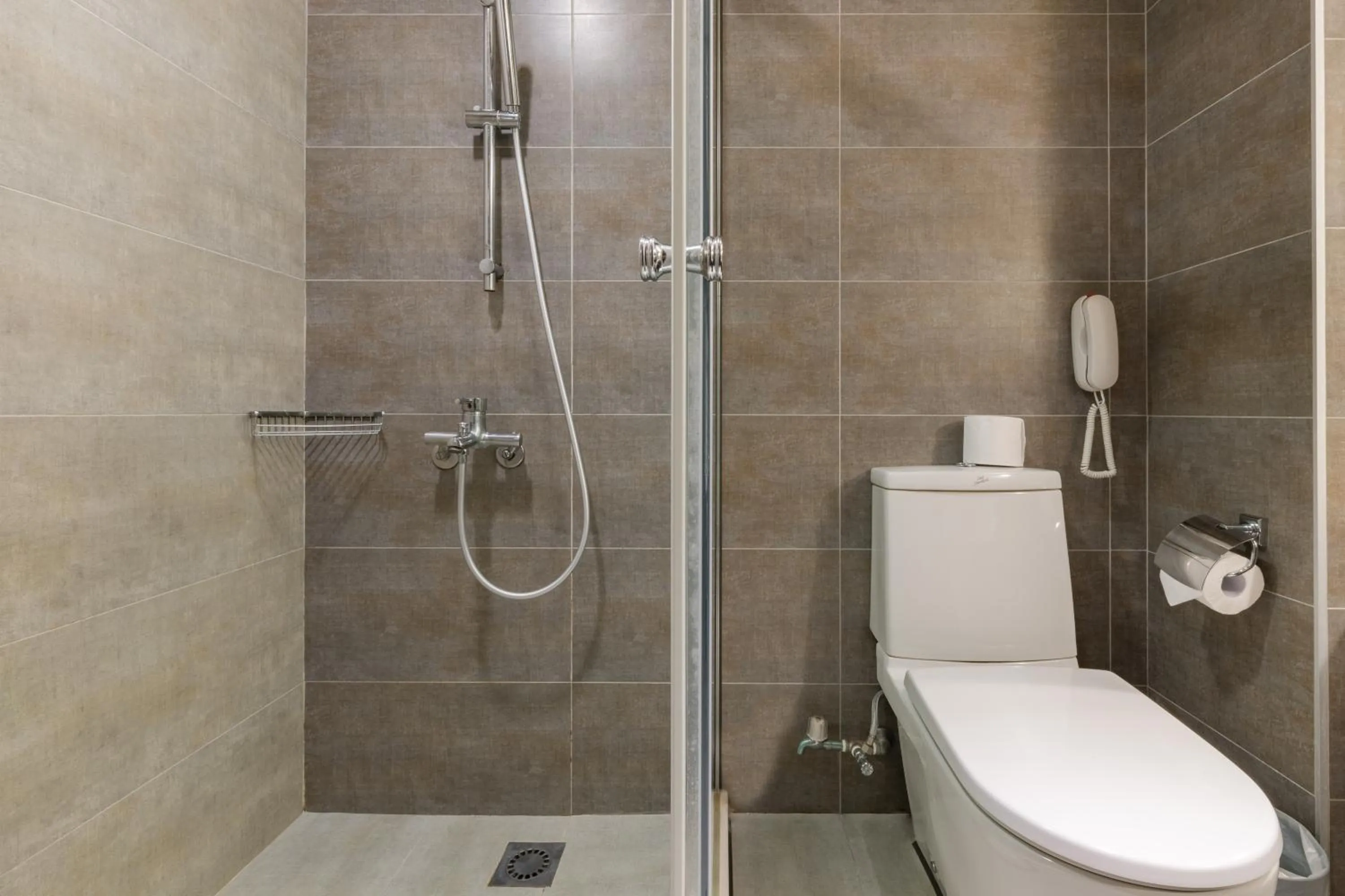 Shower in Great Roots Forestry Spa Resort