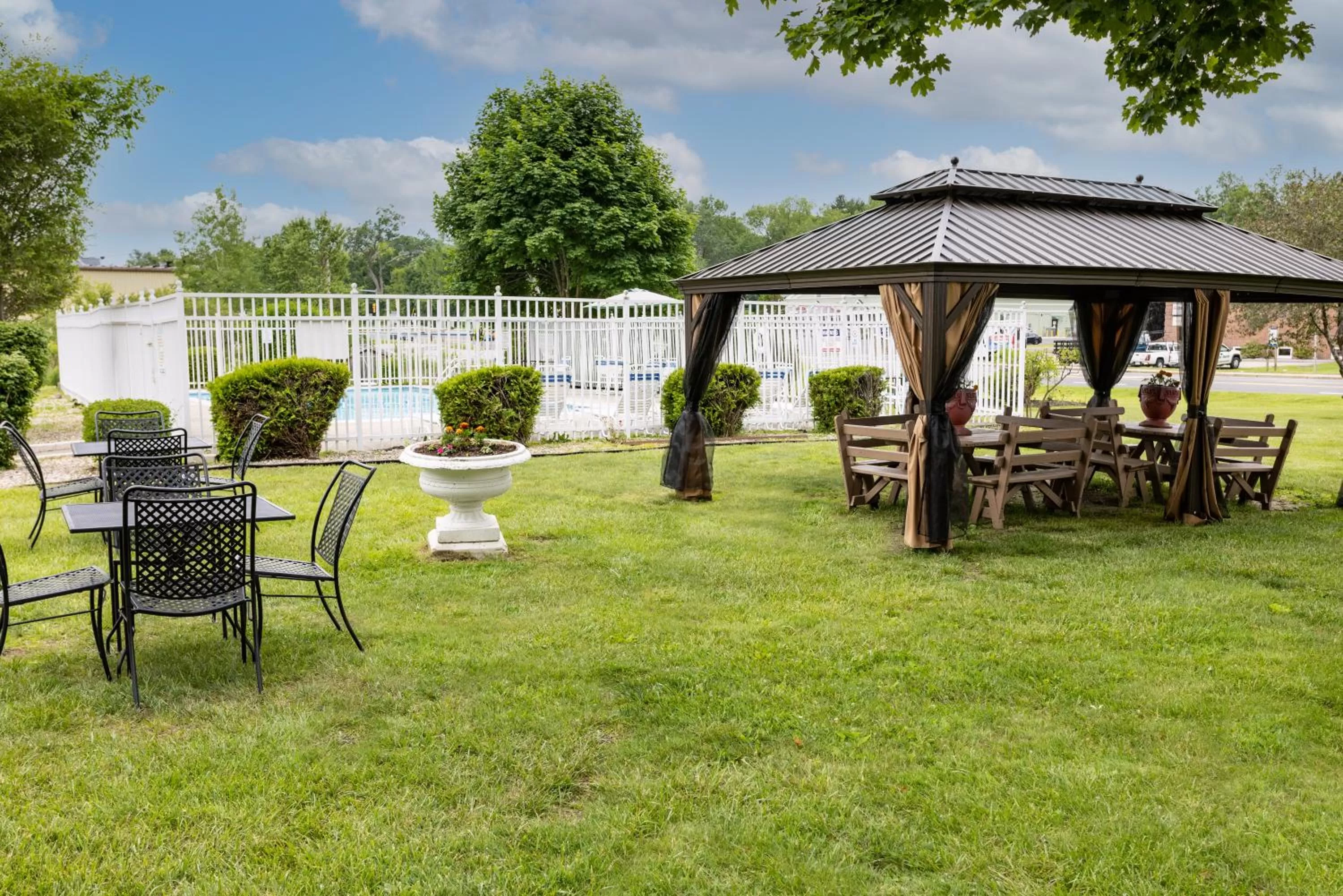 Natural landscape in Howard Johnson by Wyndham Lenox