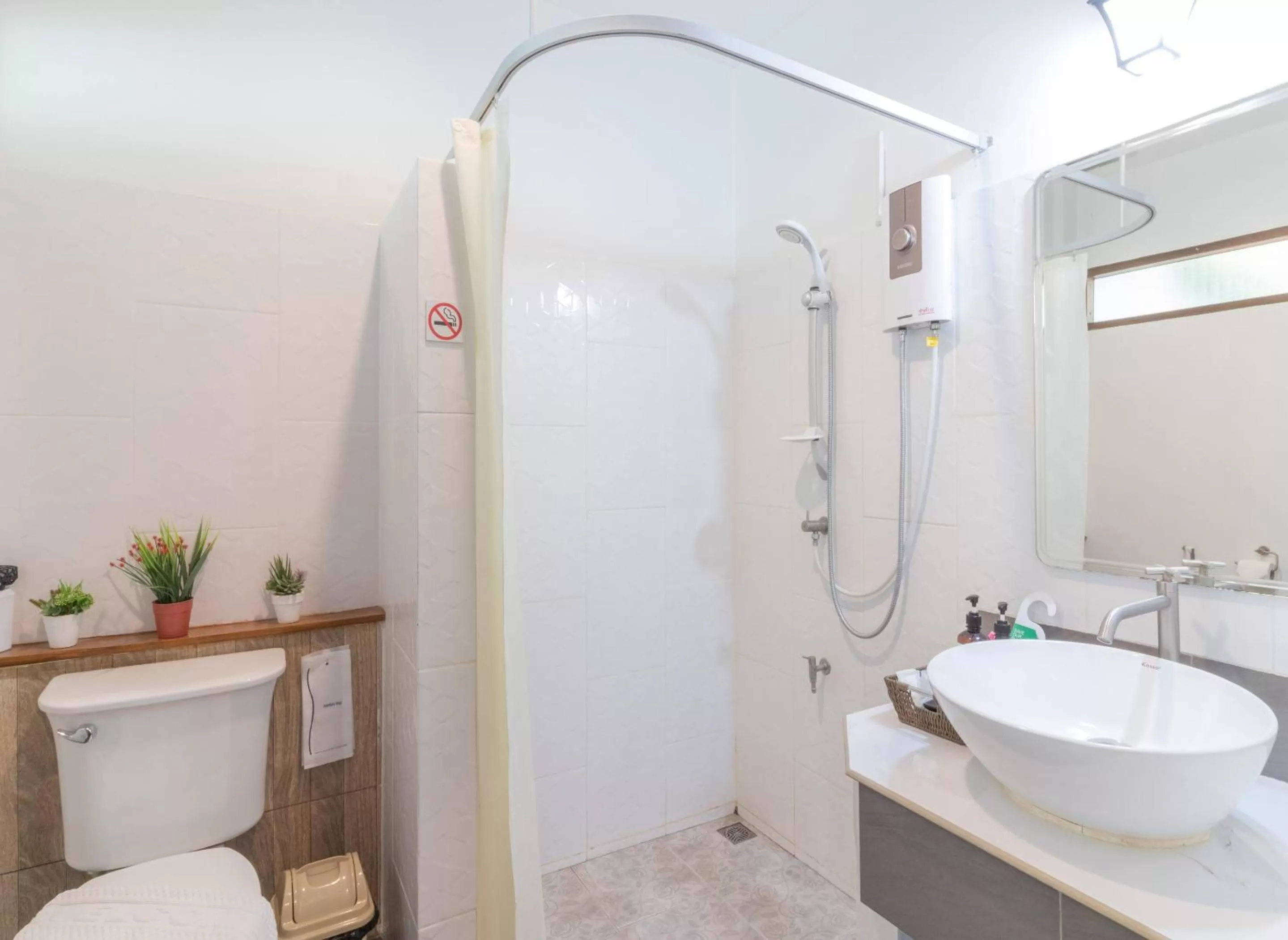 Bathroom in The Old City Wall Inn