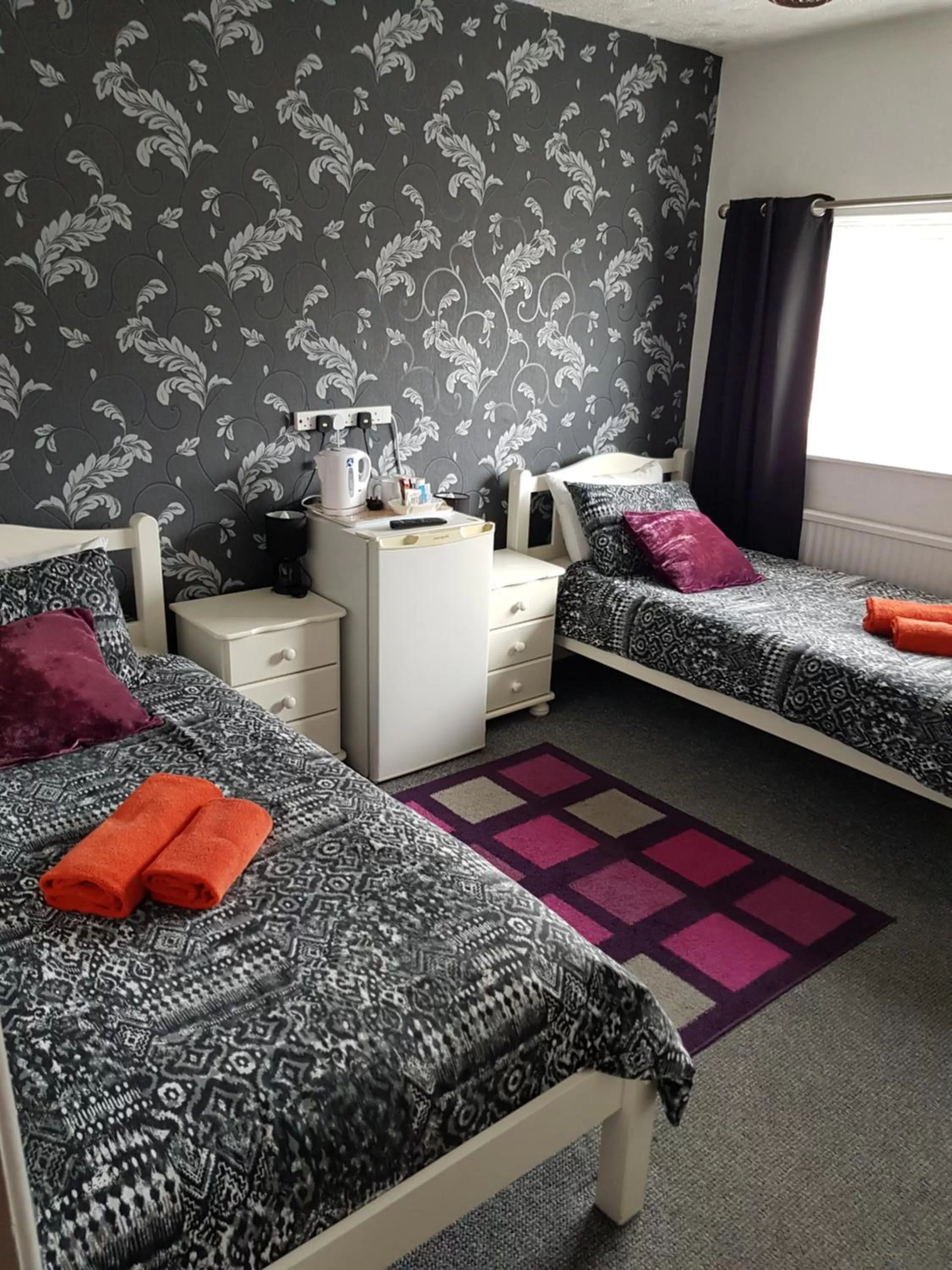 Bedroom, Bed in Sunnyside Hotel