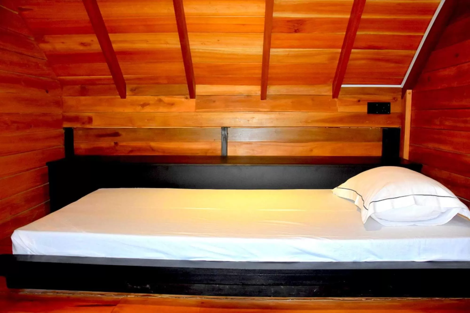 Bed in Manuka Hillwood Hotel