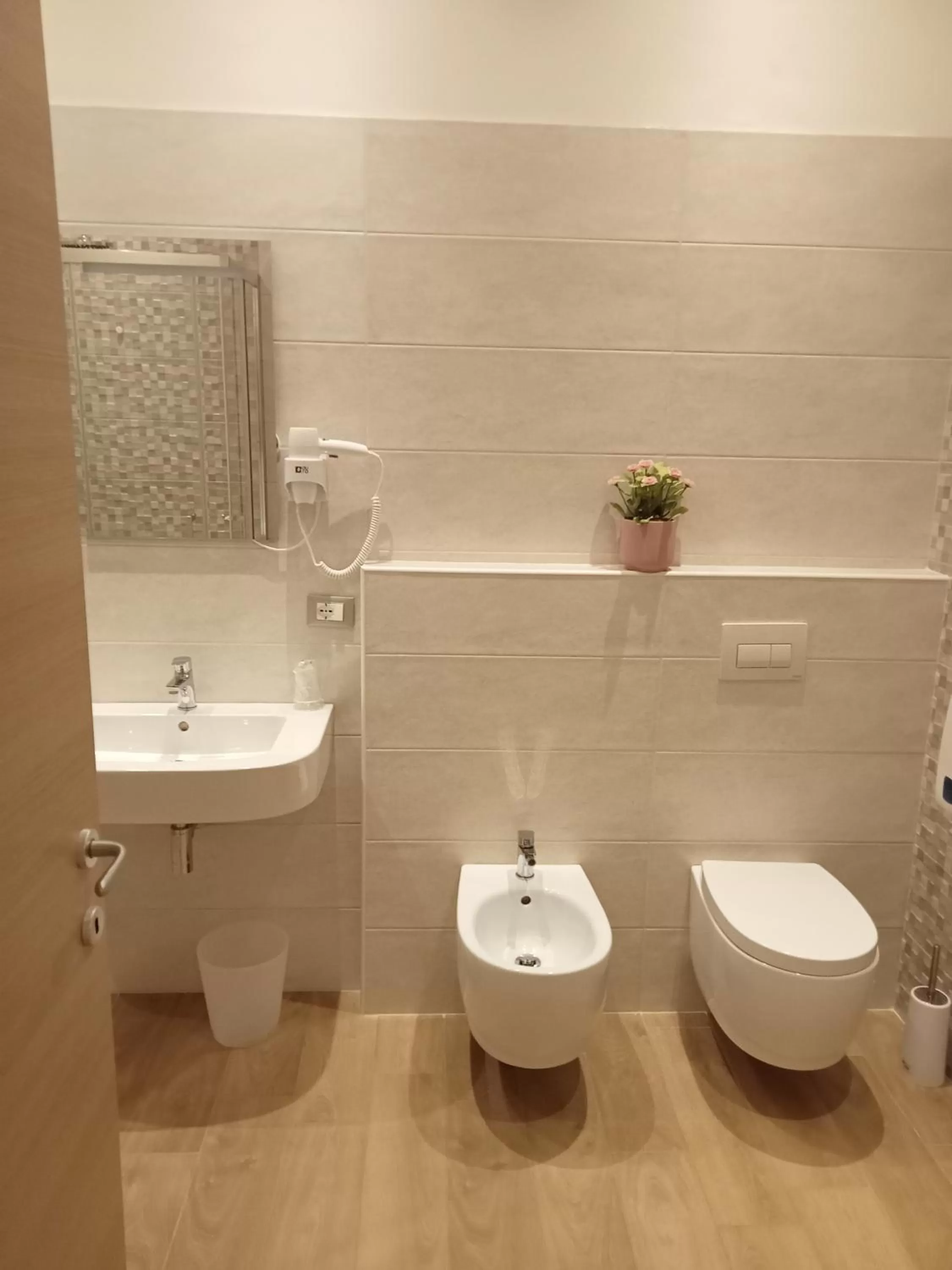 Shower in Hotel Porta Rivera