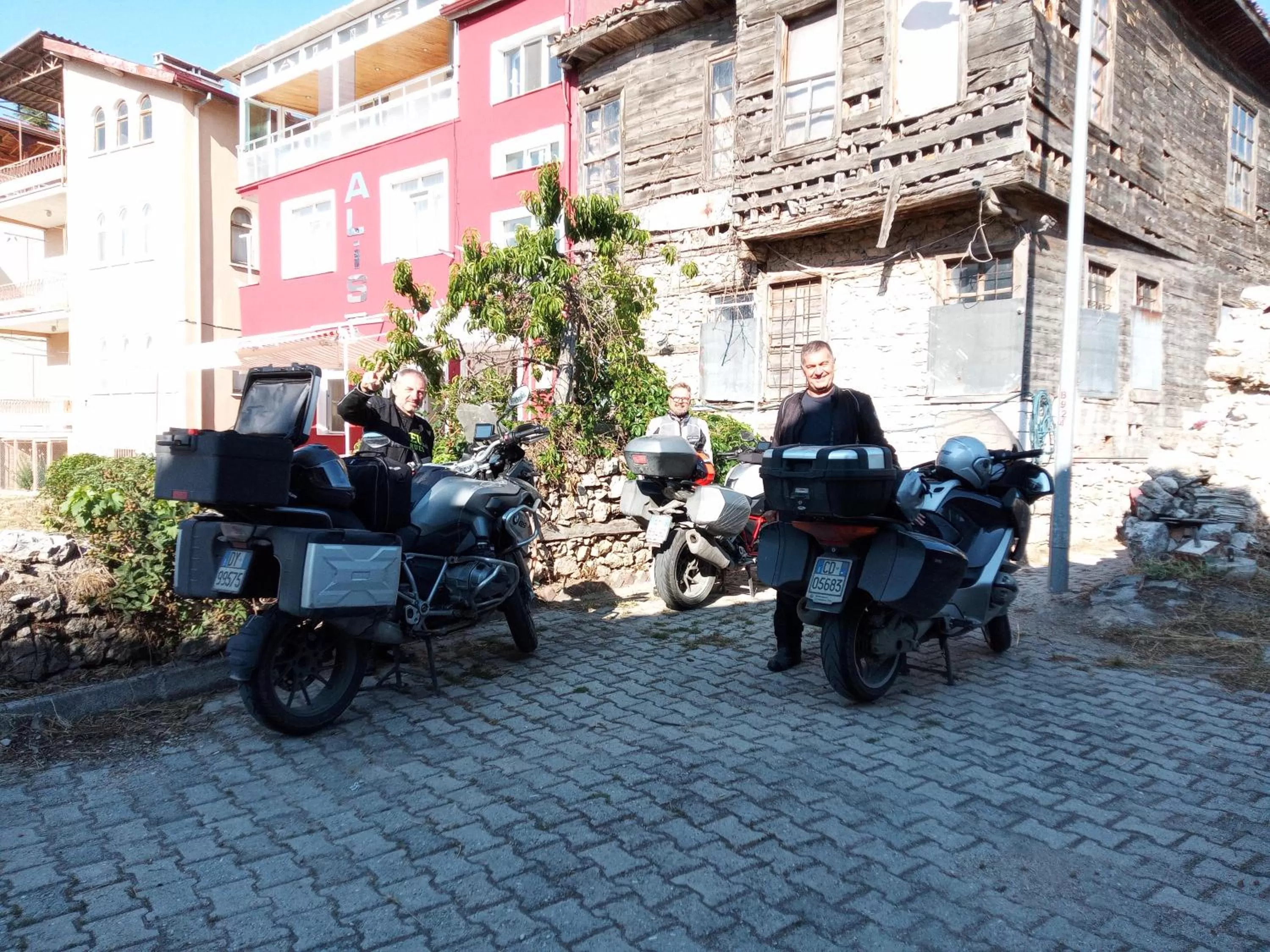 People in Ali's Pension