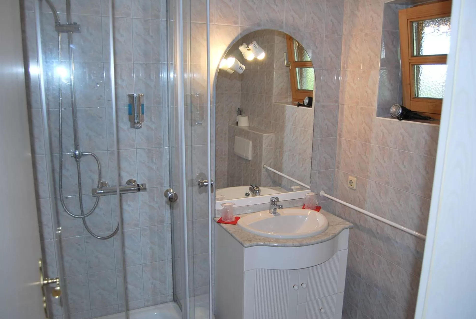 Shower in PAGA Hotel